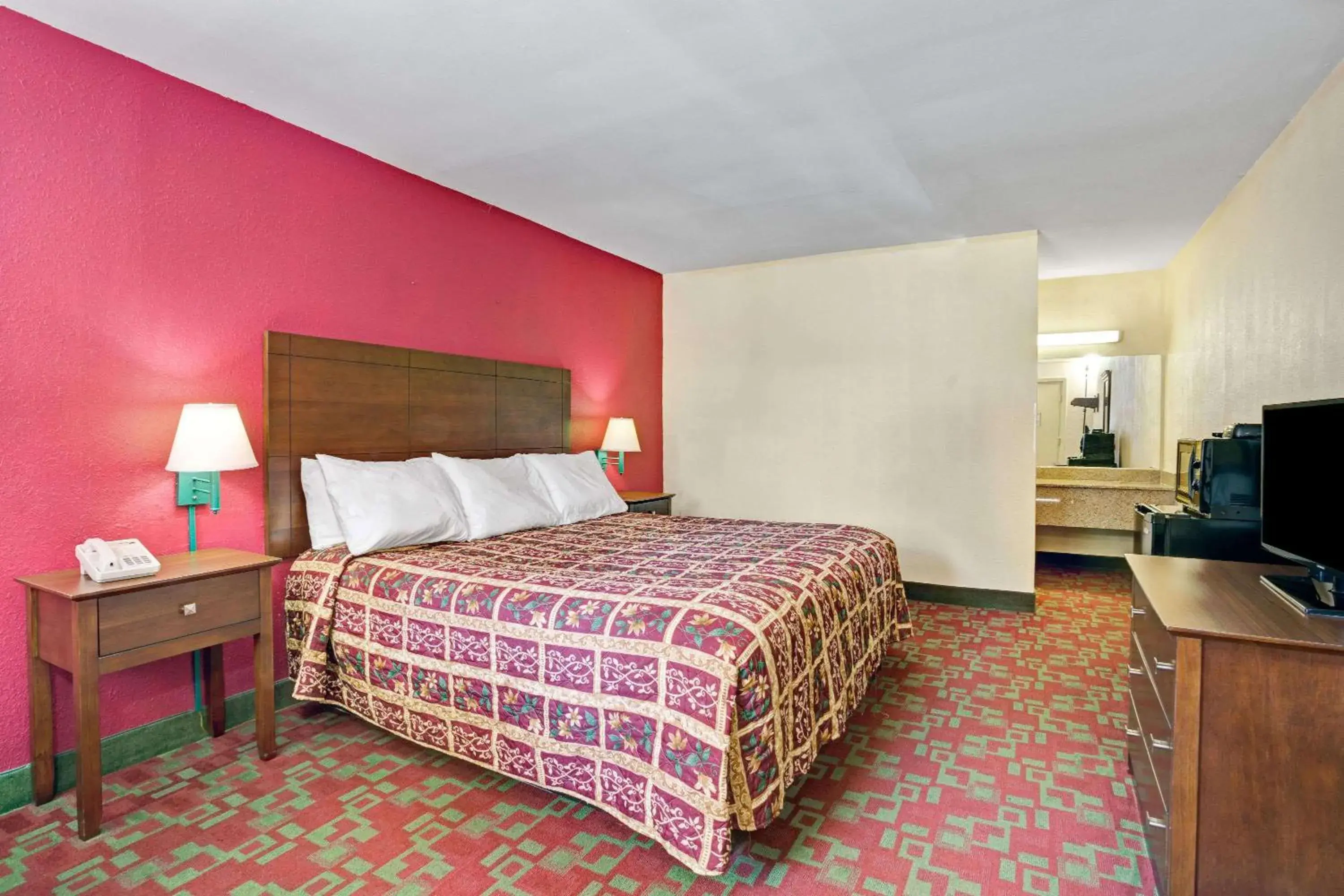 Photo of the whole room, Bed in Days Inn by Wyndham Elizabeth City