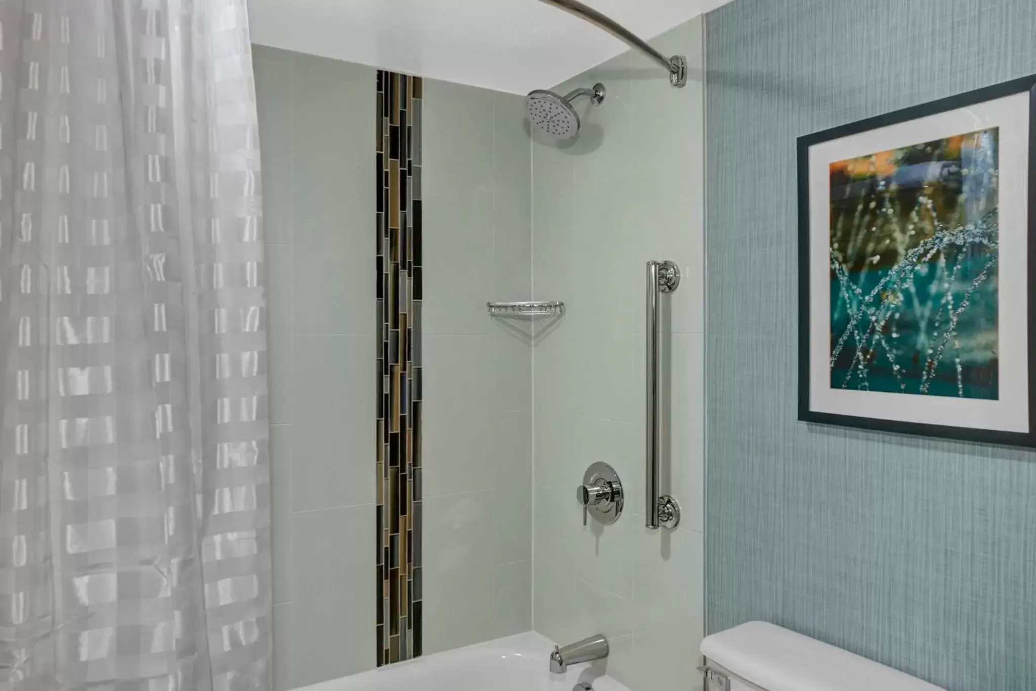 Bathroom in Candlewood Suites - Cincinnati Northeast - Mason, an IHG Hotel