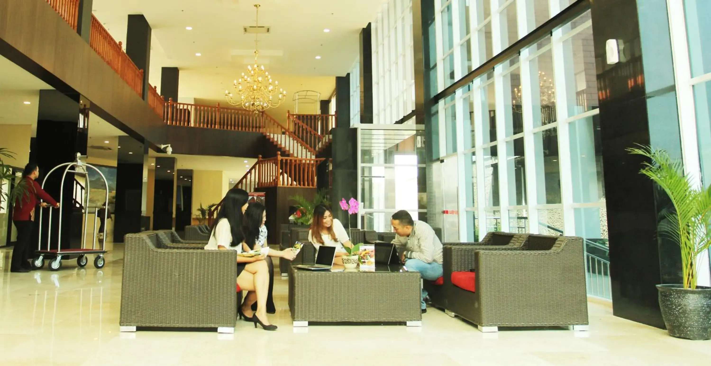 Lobby or reception in Merapi Merbabu Hotels Bekasi