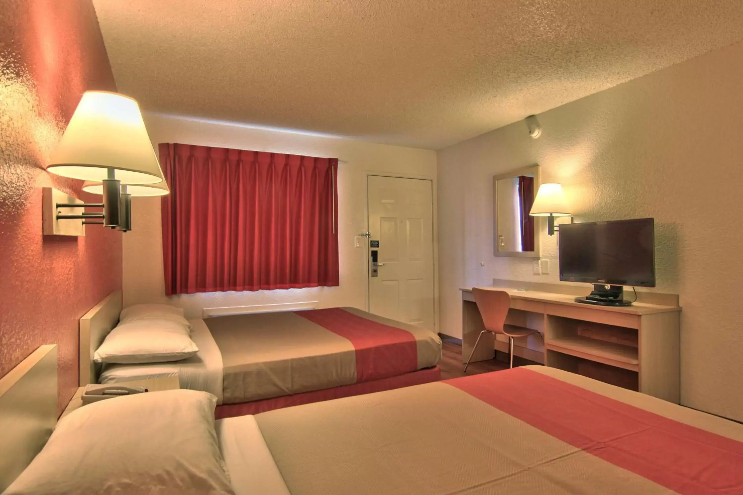 TV and multimedia, Room Photo in Motel 6-Sacramento, CA - Old Sacramento North