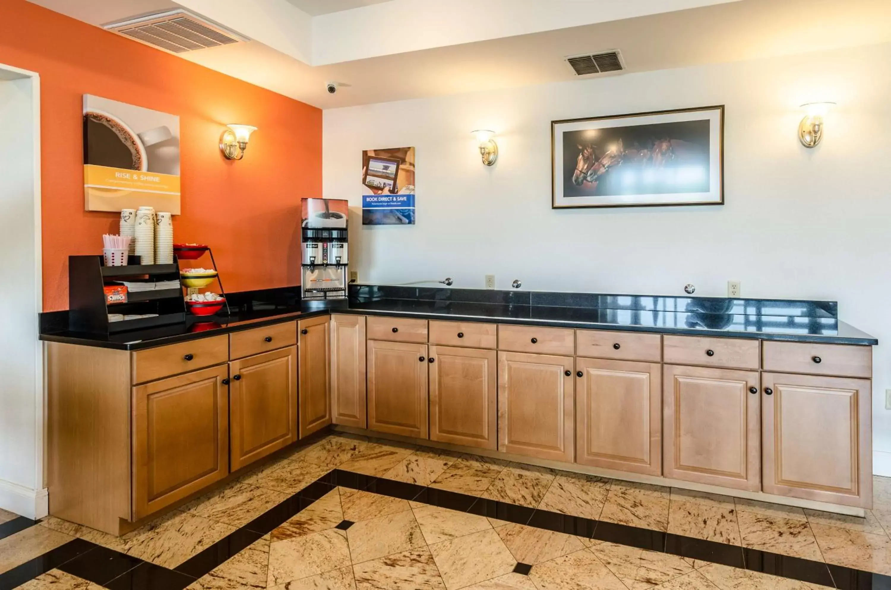 Lobby or reception, Kitchen/Kitchenette in Motel 6-Lexington, VA