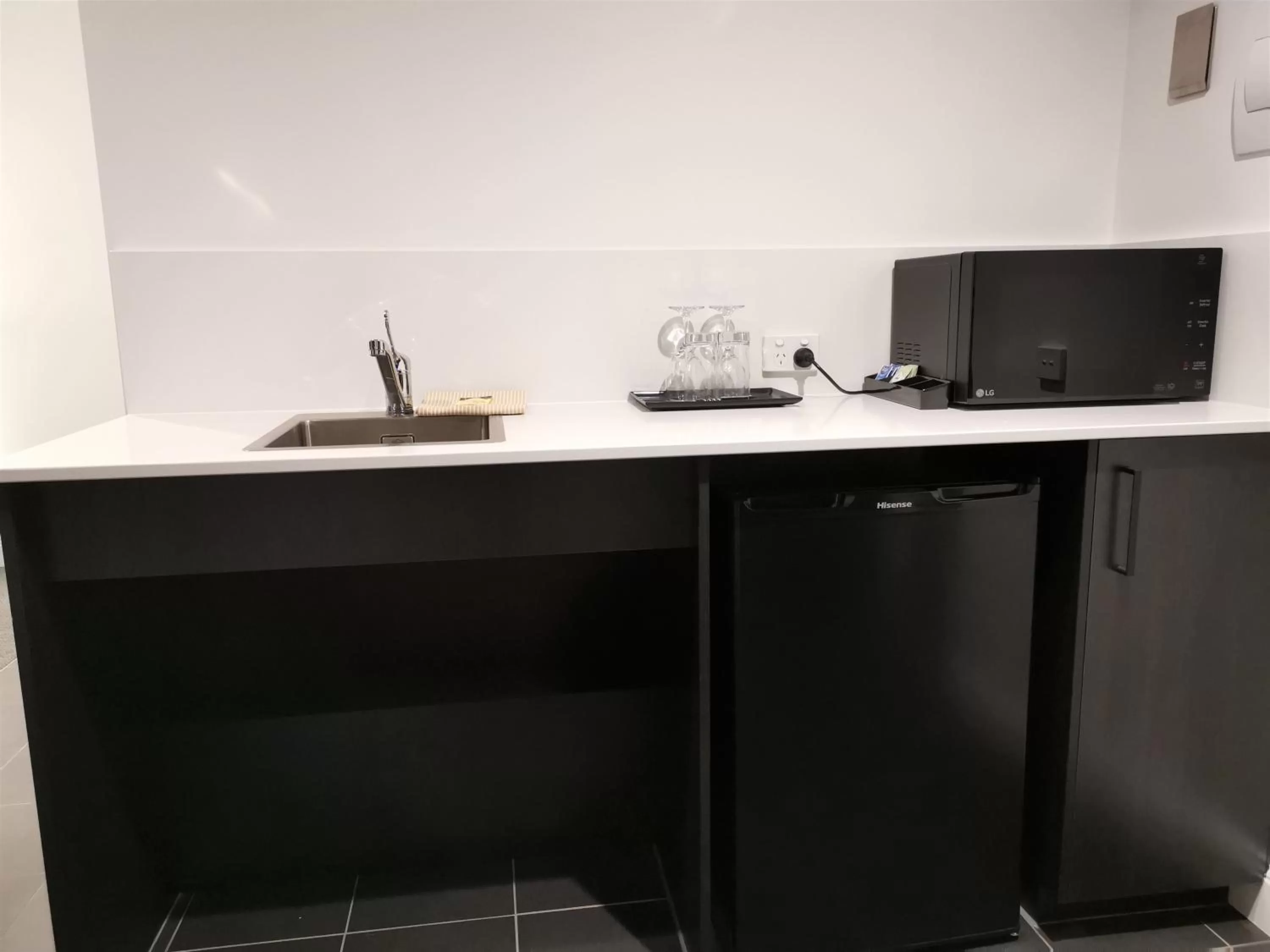 Kitchen or kitchenette in The Abbey Motel Goulburn