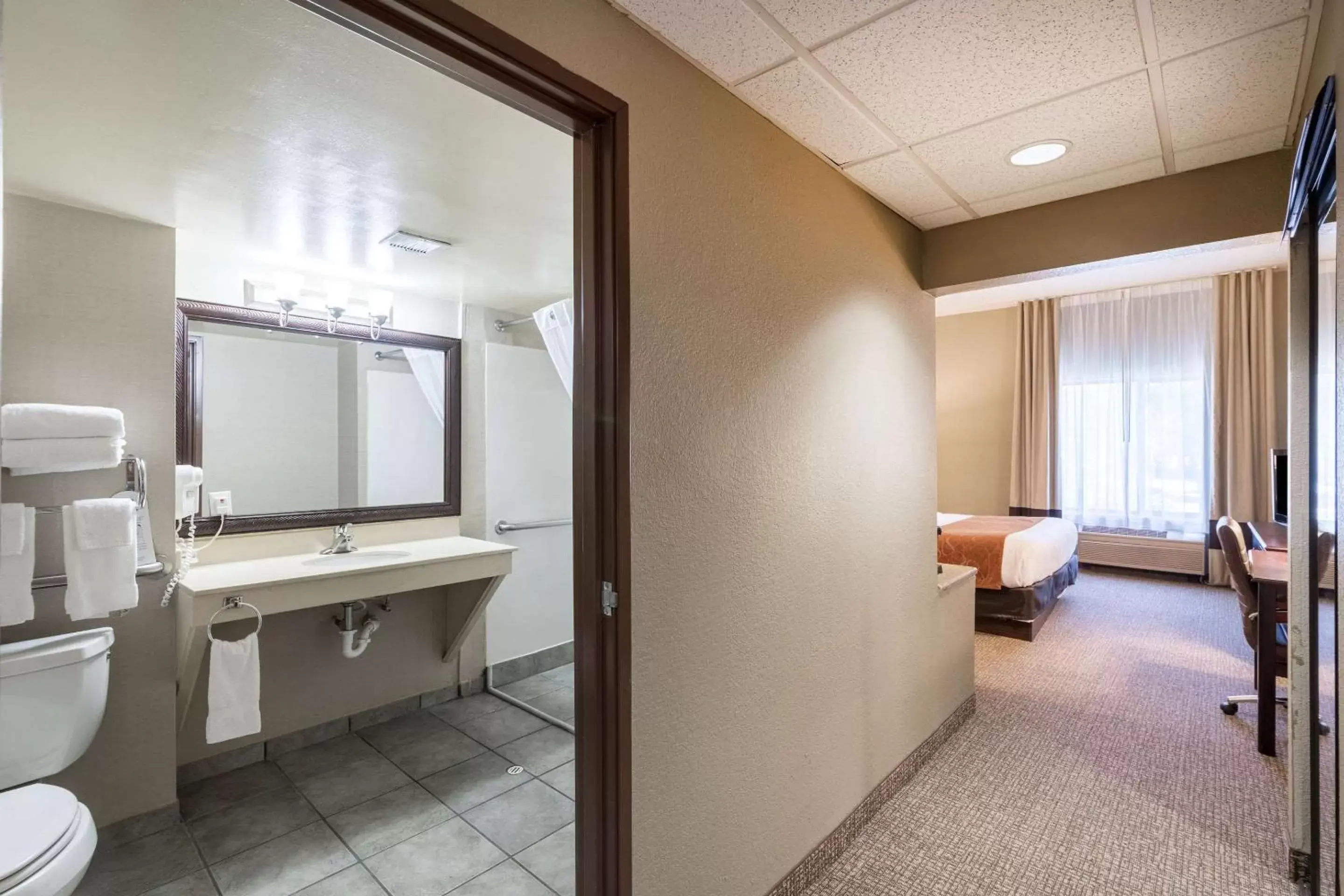 Bathroom in Comfort Suites Austin Airport