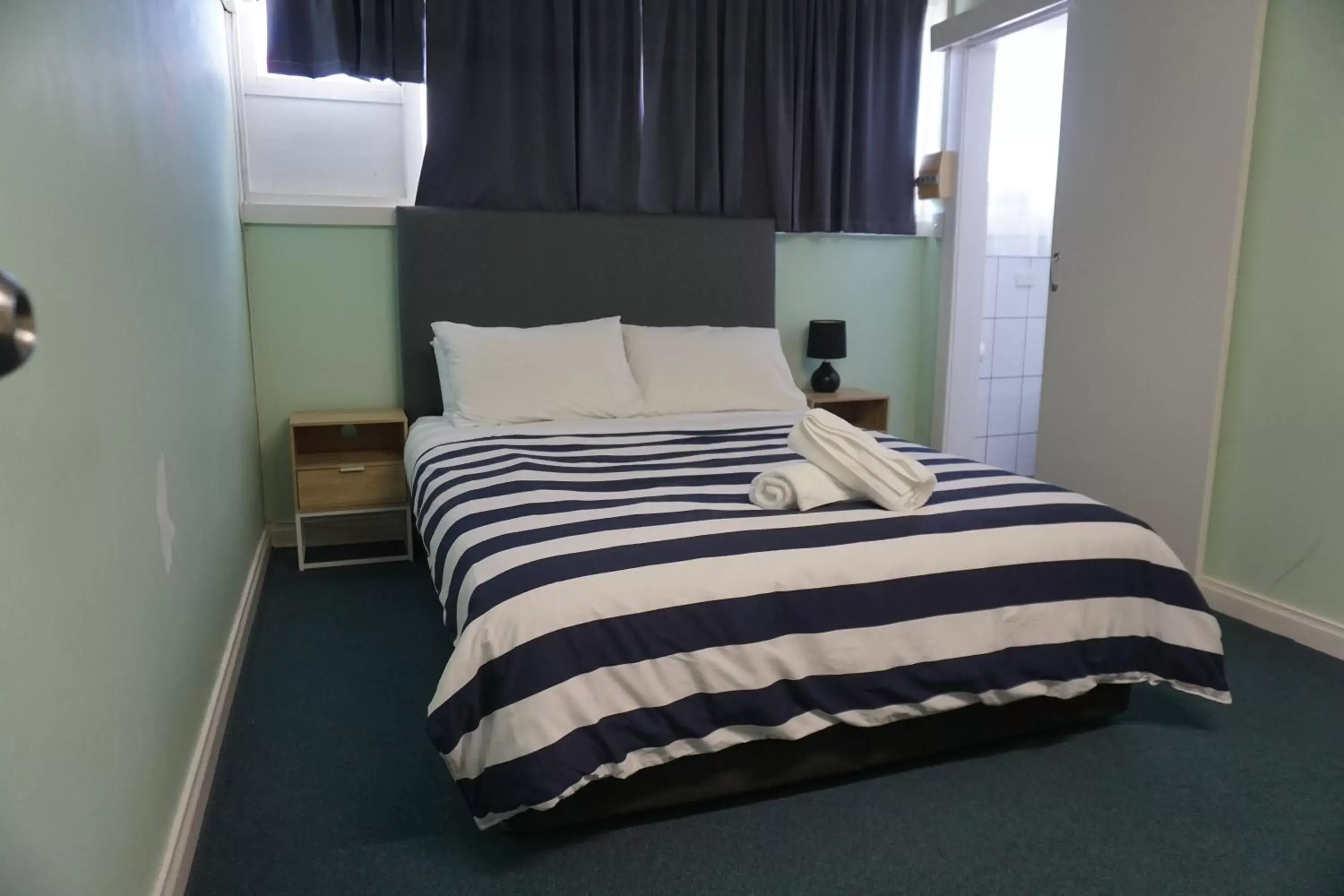 Bed in Warners Bay Hotel