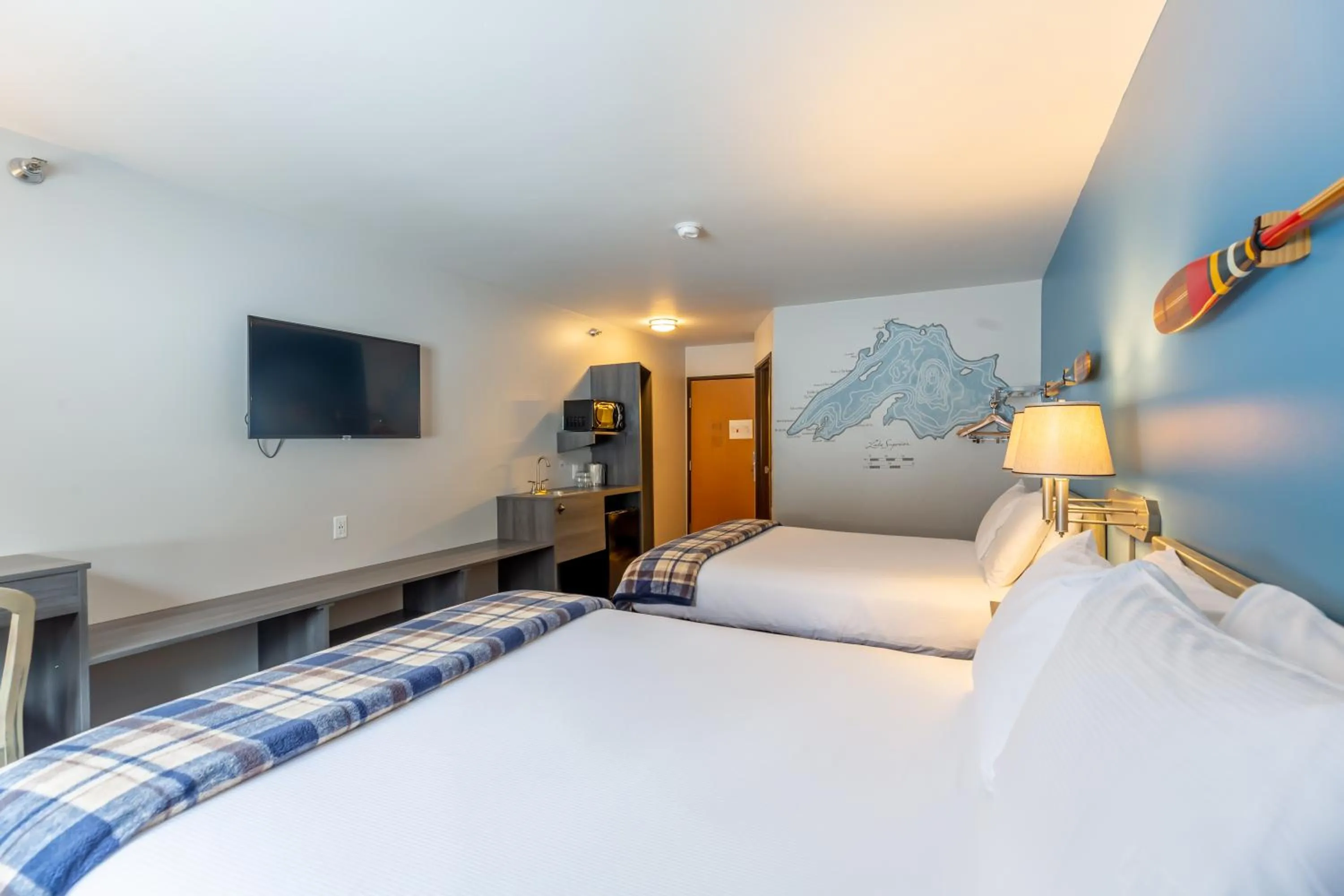 Photo of the whole room, Bed in Mountain Inn at Lutsen