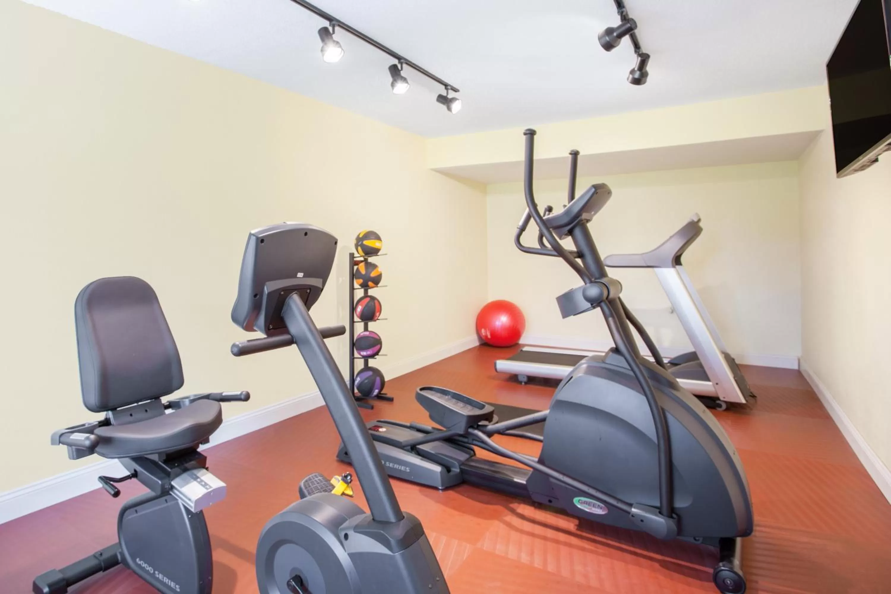 Fitness centre/facilities in Days Inn by Wyndham Brooksville