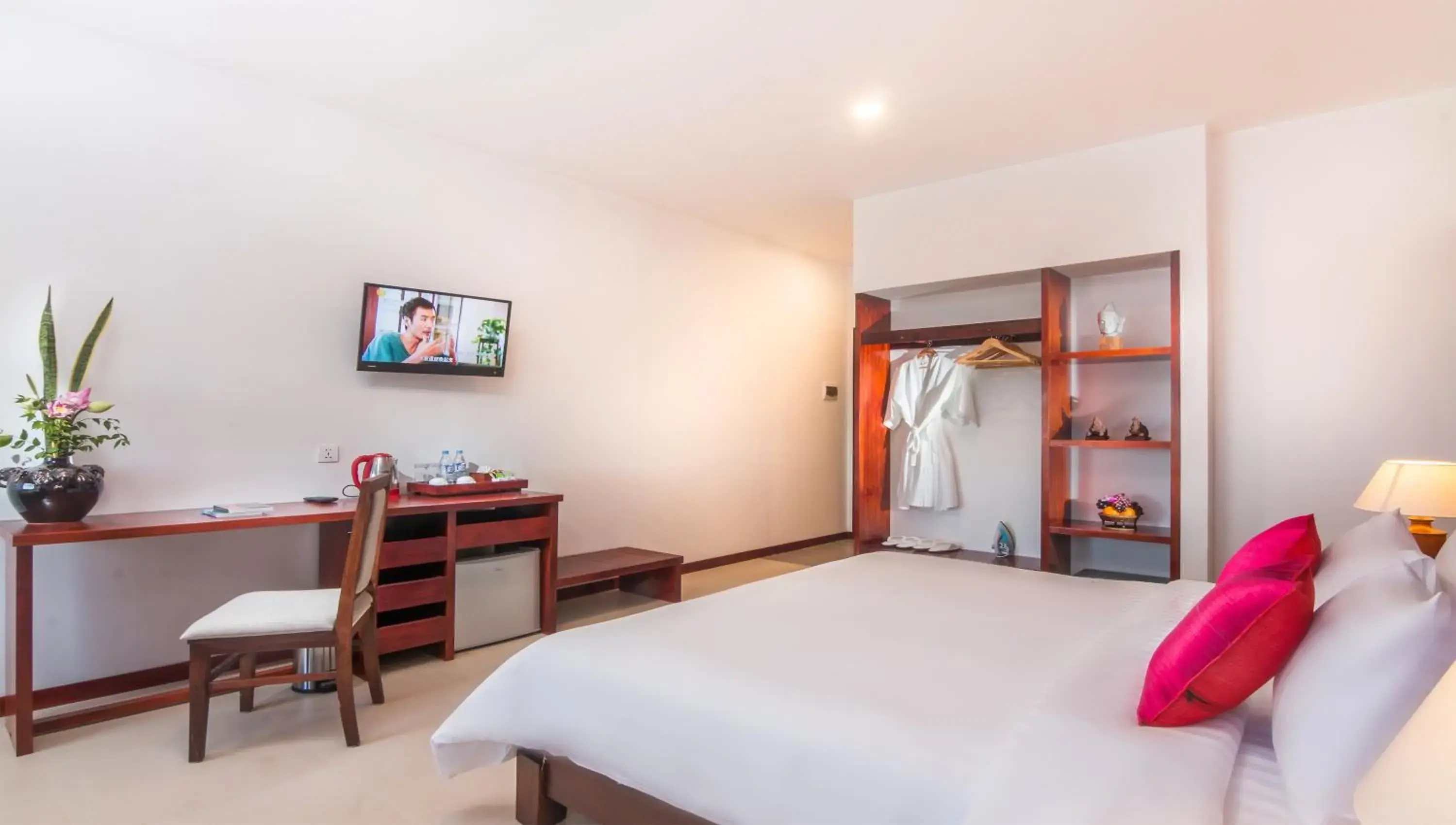 TV and multimedia, Bed in Green Amazon Residence Hotel