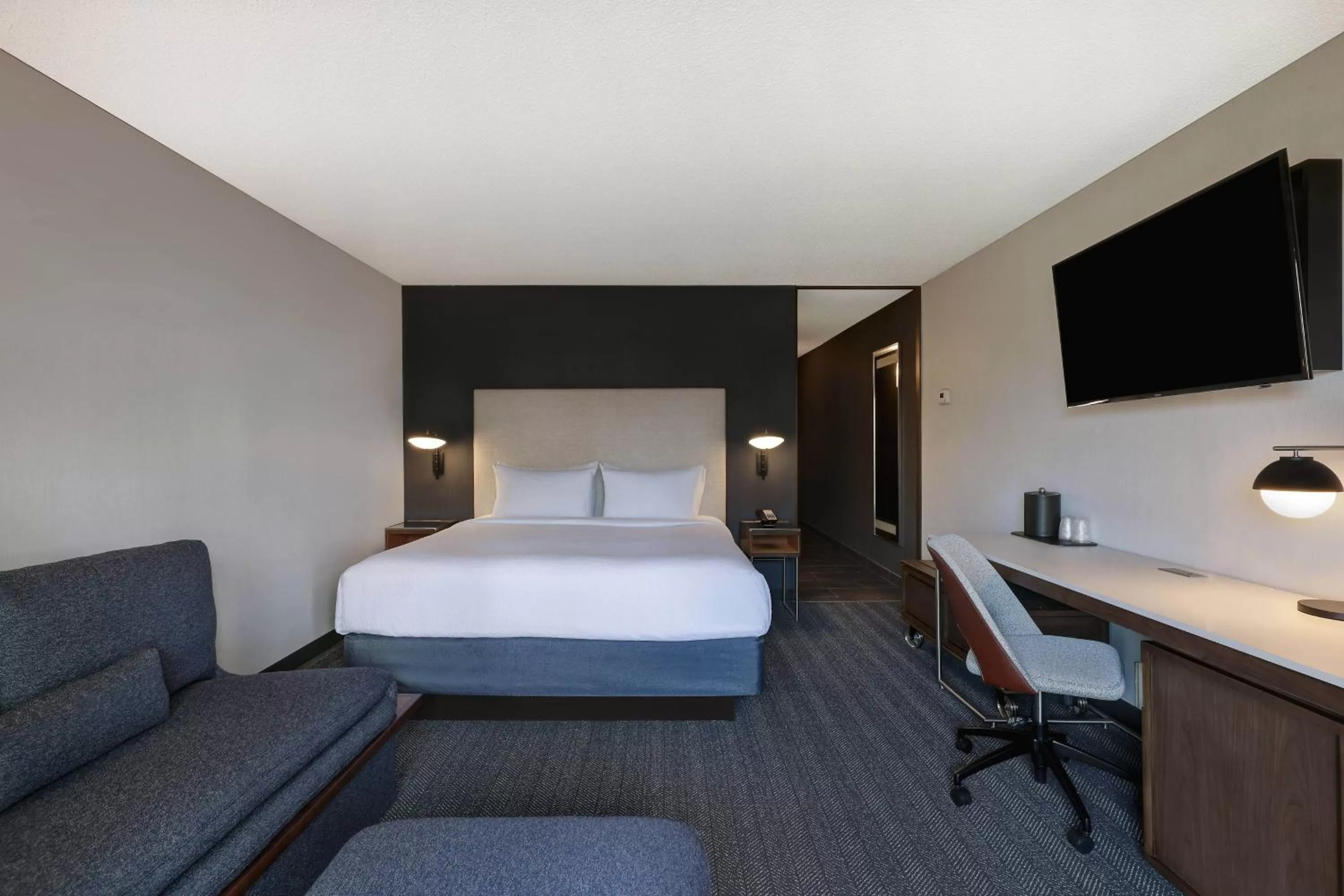 King Room with Sofa Bed and Adapted Tub - Mobility Accessible in Courtyard by Marriott Portland Southeast/Clackamas