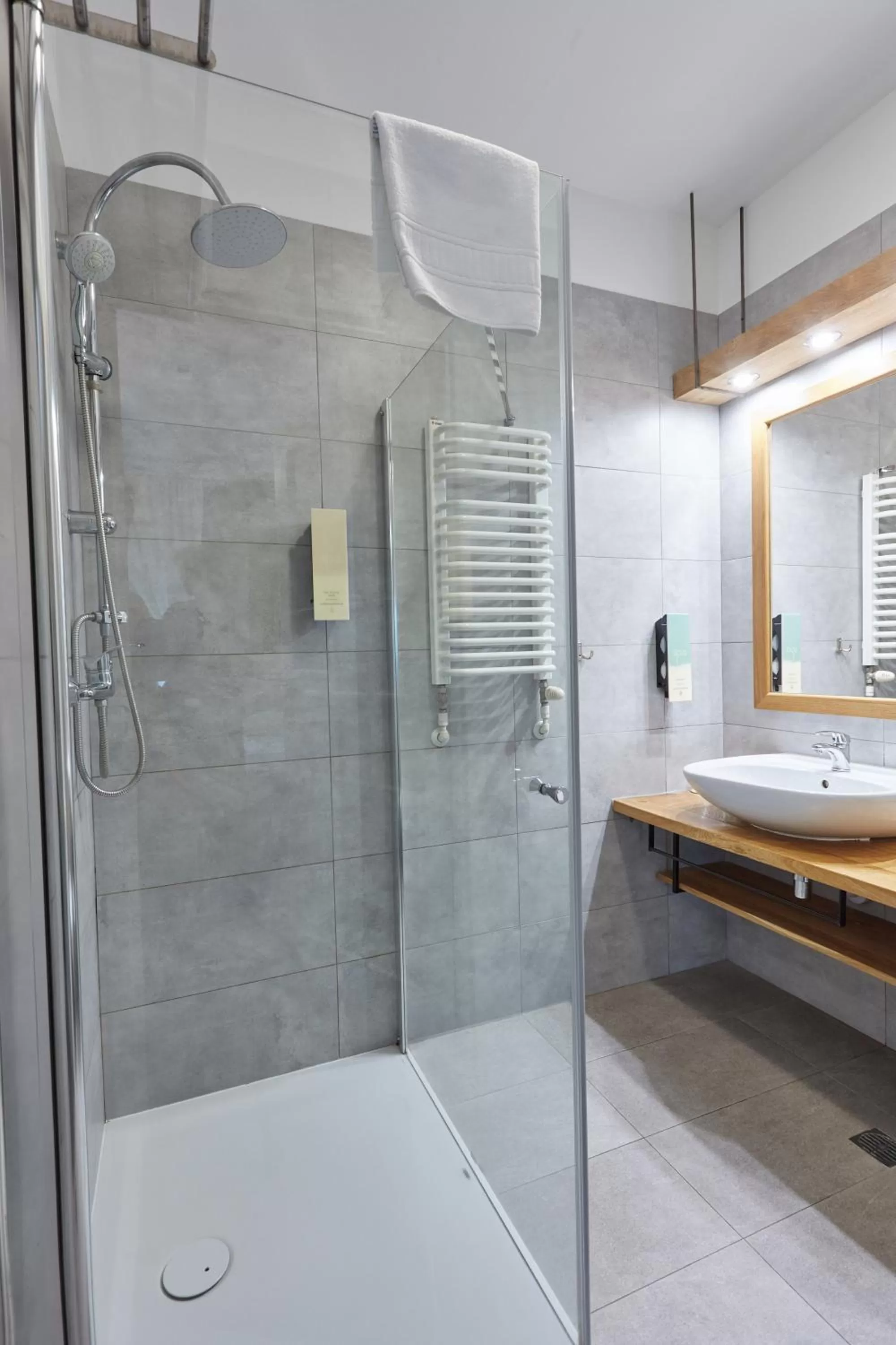 Shower in Hotel Batory