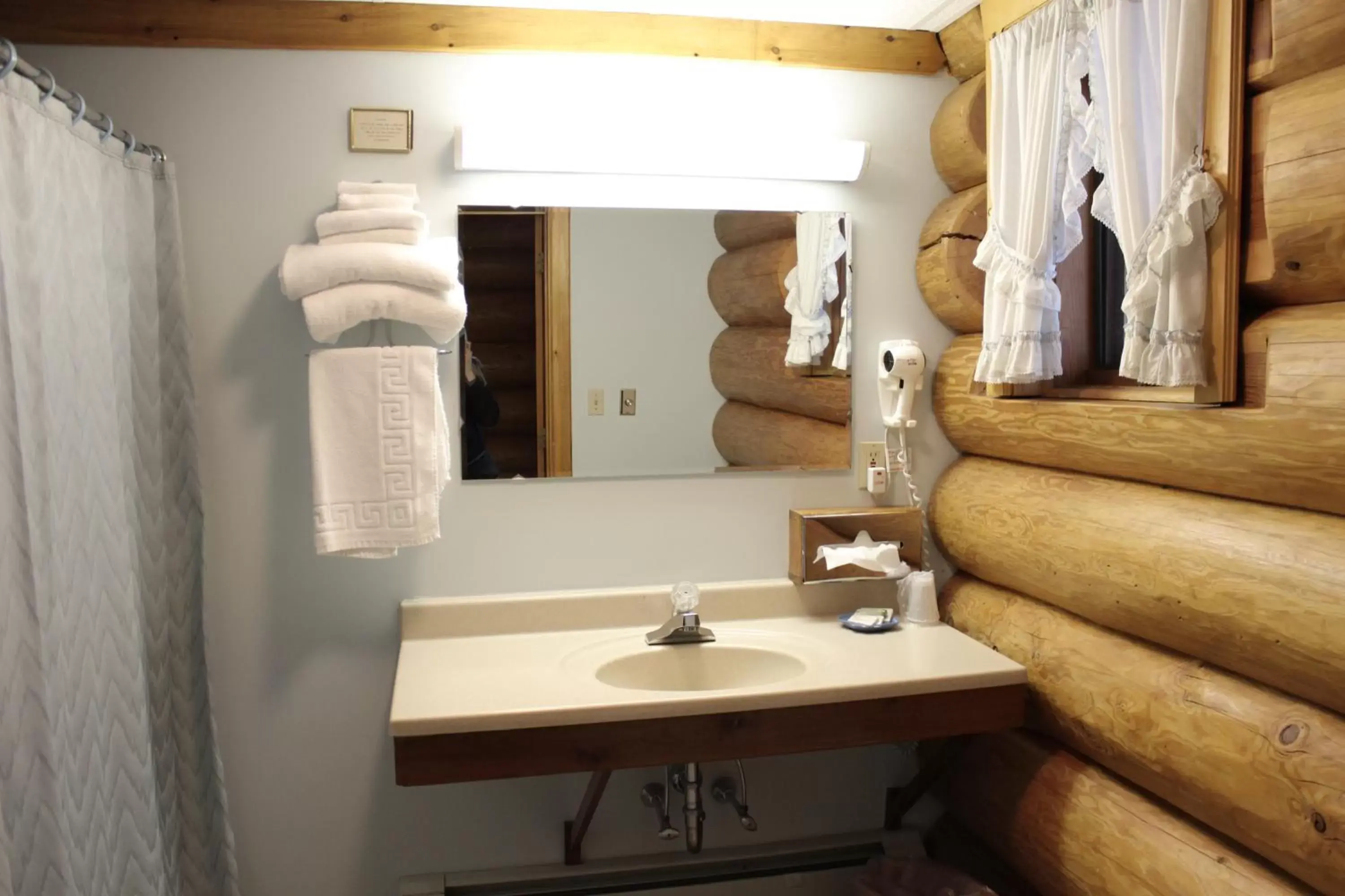 Bathroom in Nootka Lodge