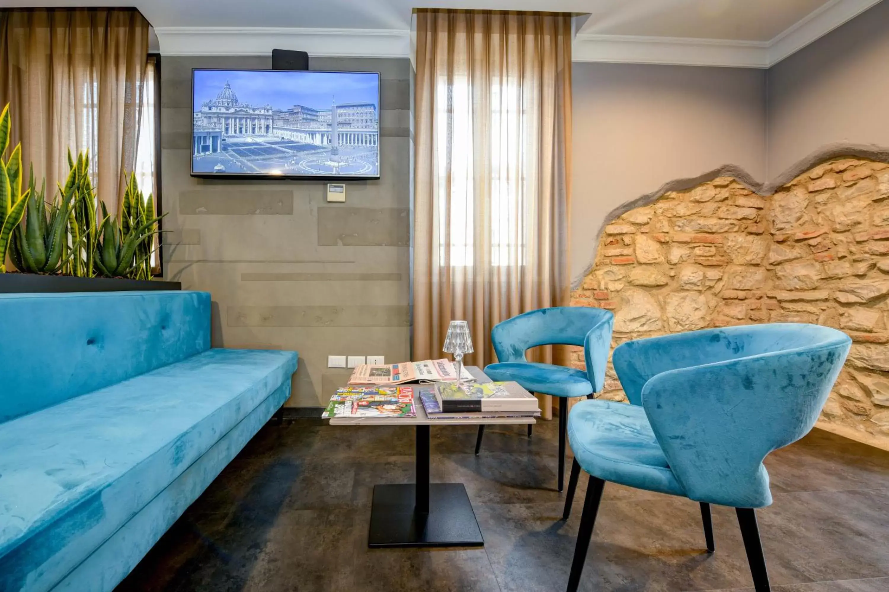 Communal lounge/ TV room, Seating Area in Albergo Locanda Primavera
