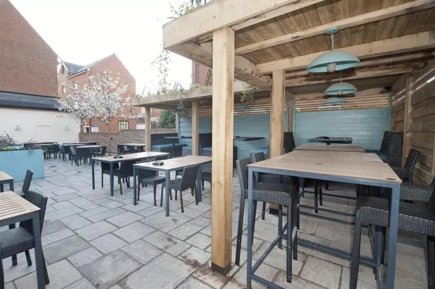 People, Restaurant/Places to Eat in The Queen Hotel Wetherspoon