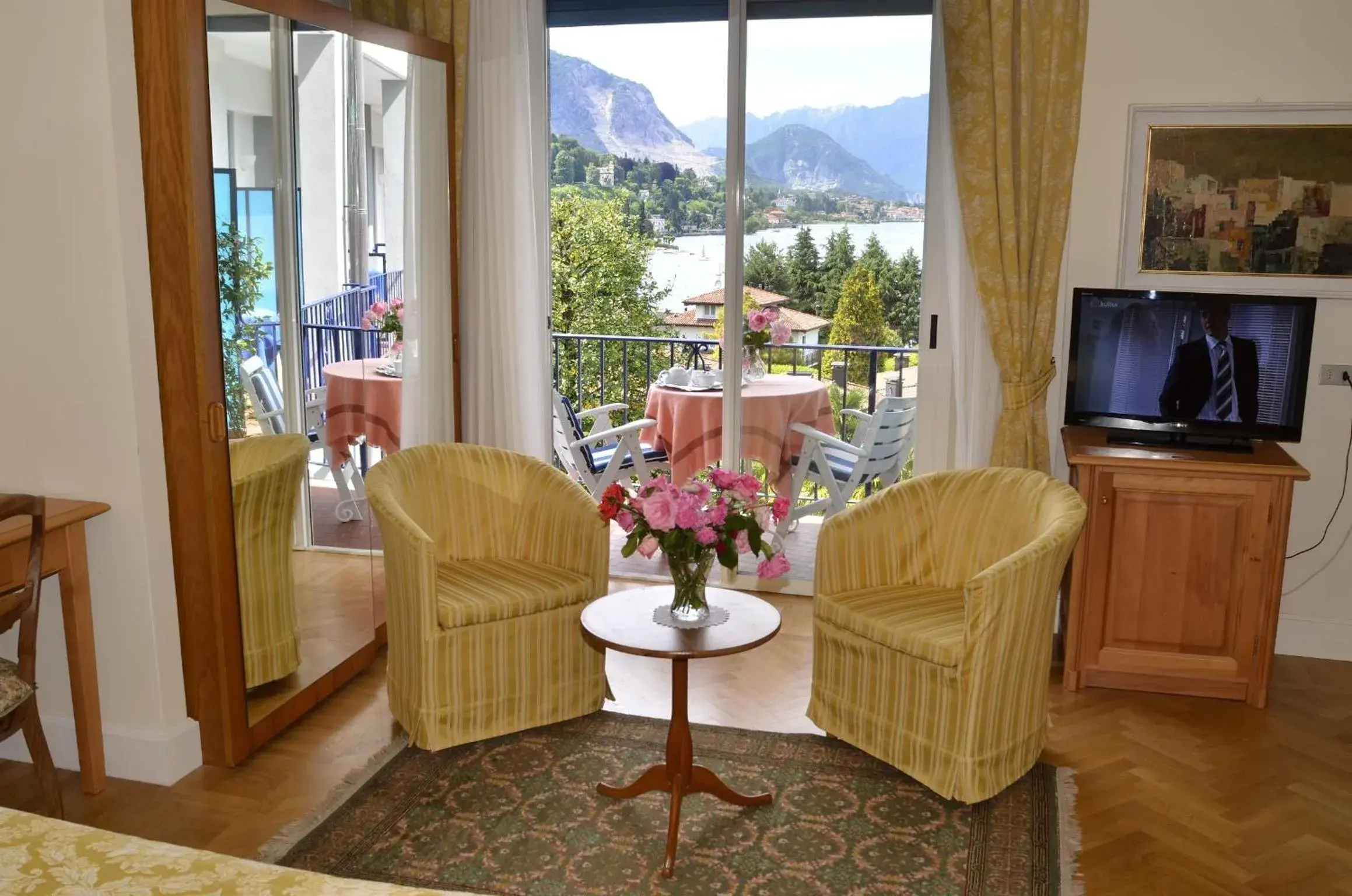 Bedroom, Seating Area in Hotel Royal