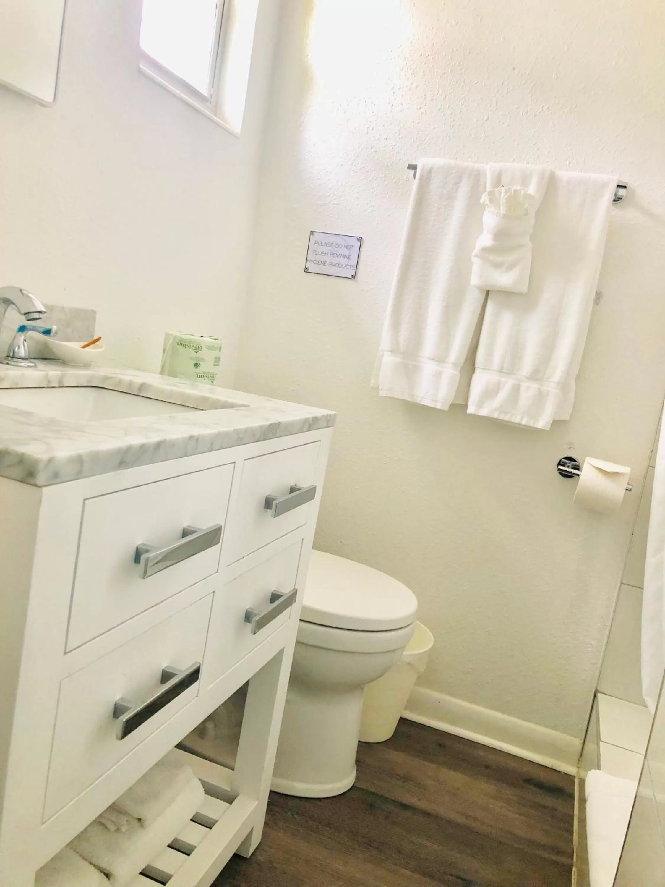 Toilet in Drop Anchor Resort & Marina