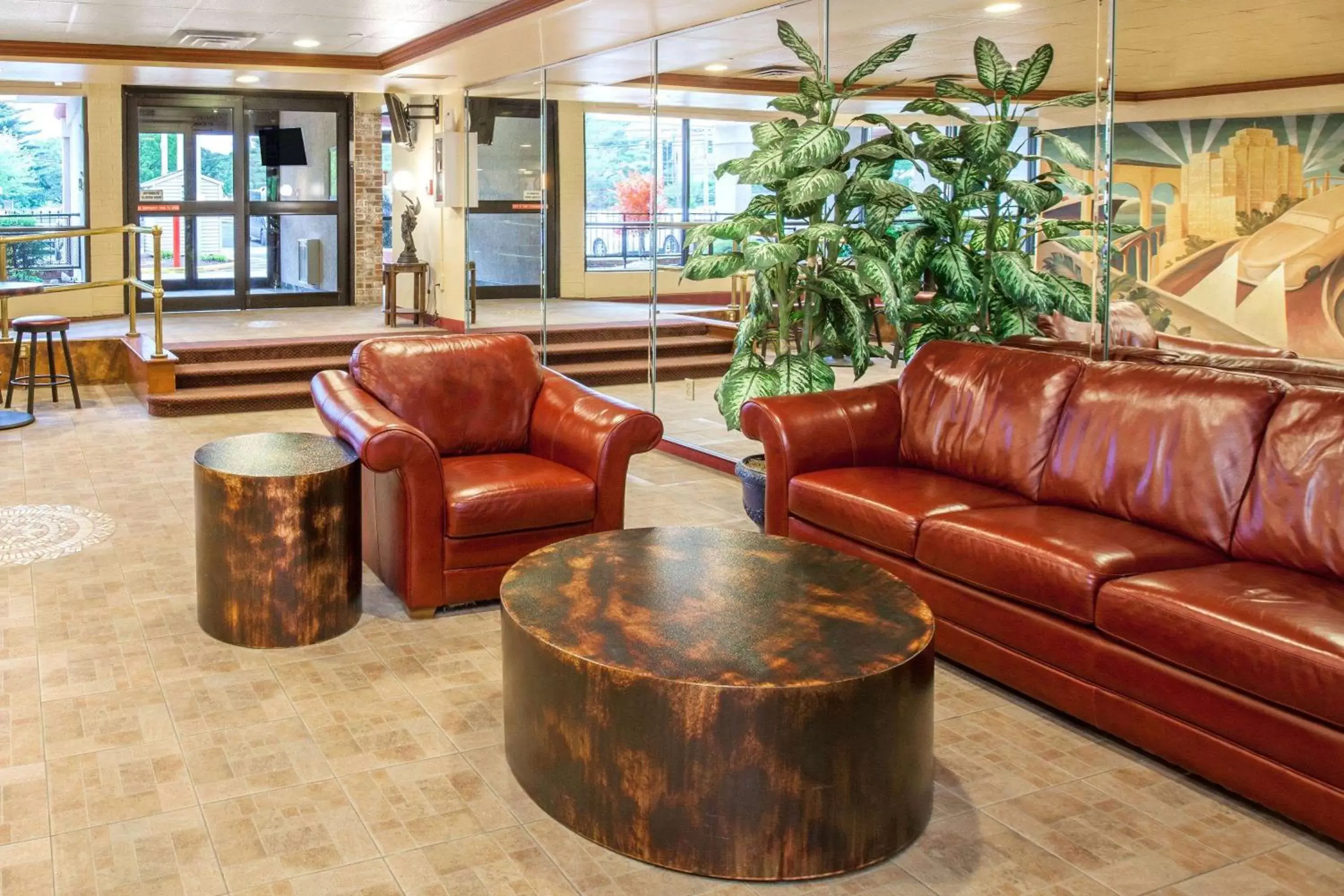 Lobby or reception, Lobby/Reception in Days Hotel by Wyndham East Brunswick Conference Center