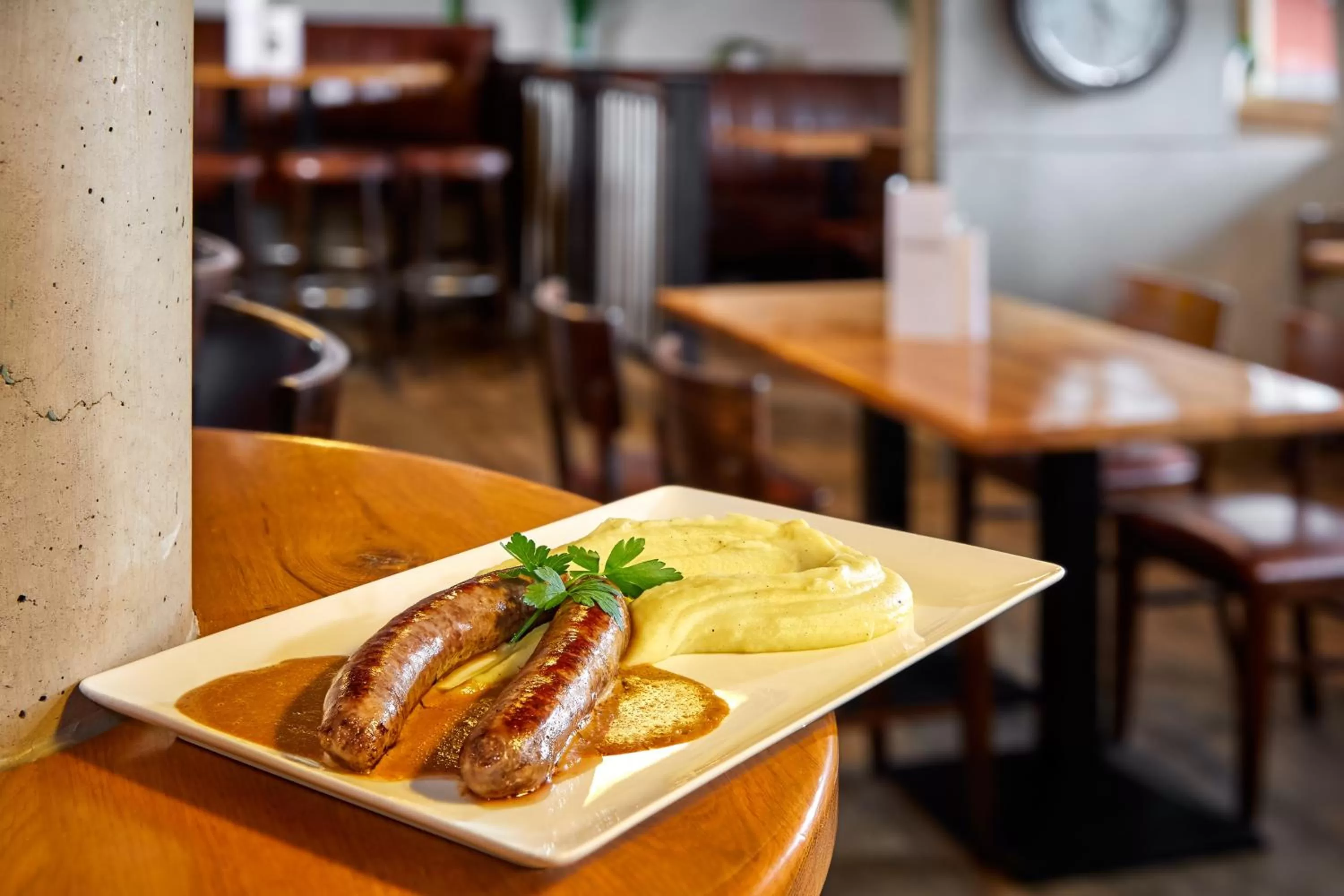 Food and drinks in Hotel Simon's Plaza