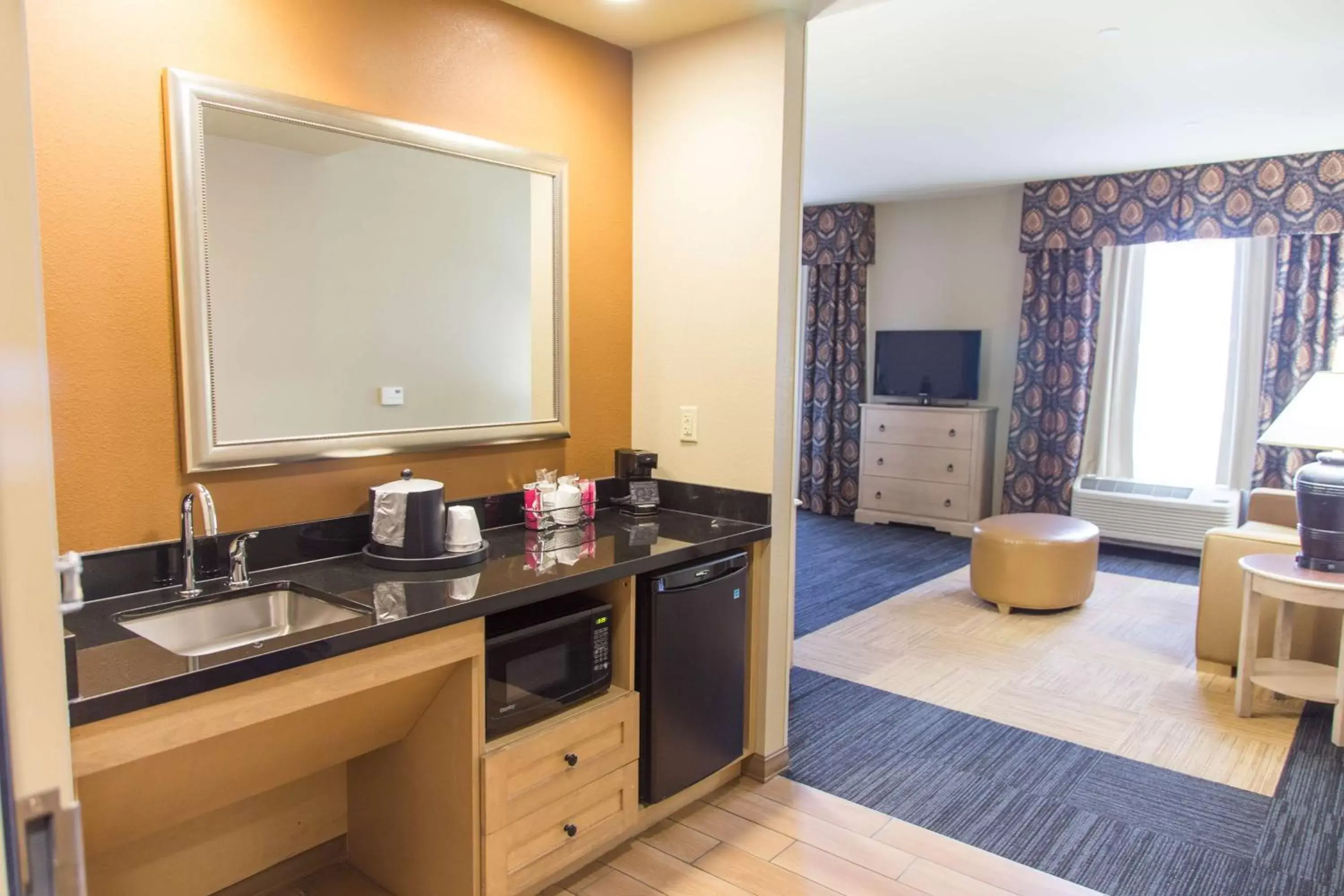 Bedroom, Bathroom in Hampton Inn & Suites Dodge City