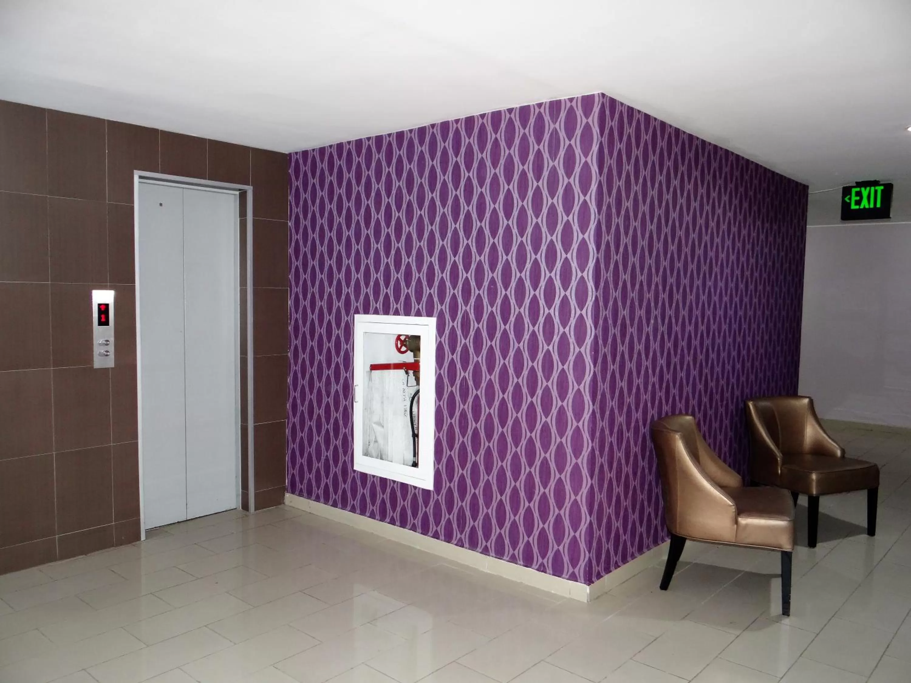 elevator in Metro Hotel Panama