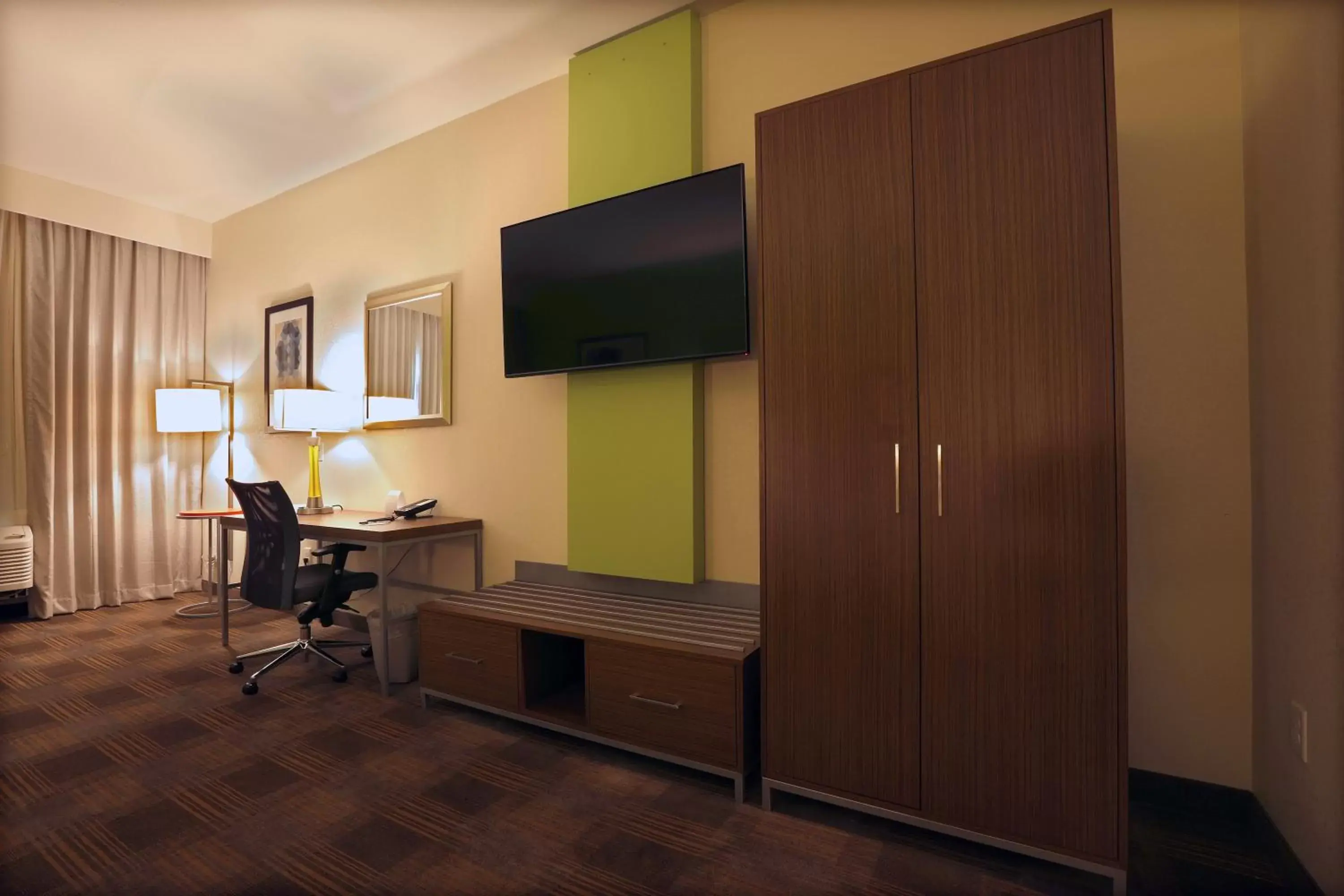 Photo of the whole room, TV/Entertainment Center in Holiday Inn Express & Suites - Dripping Springs - Austin Area, an IHG Hotel
