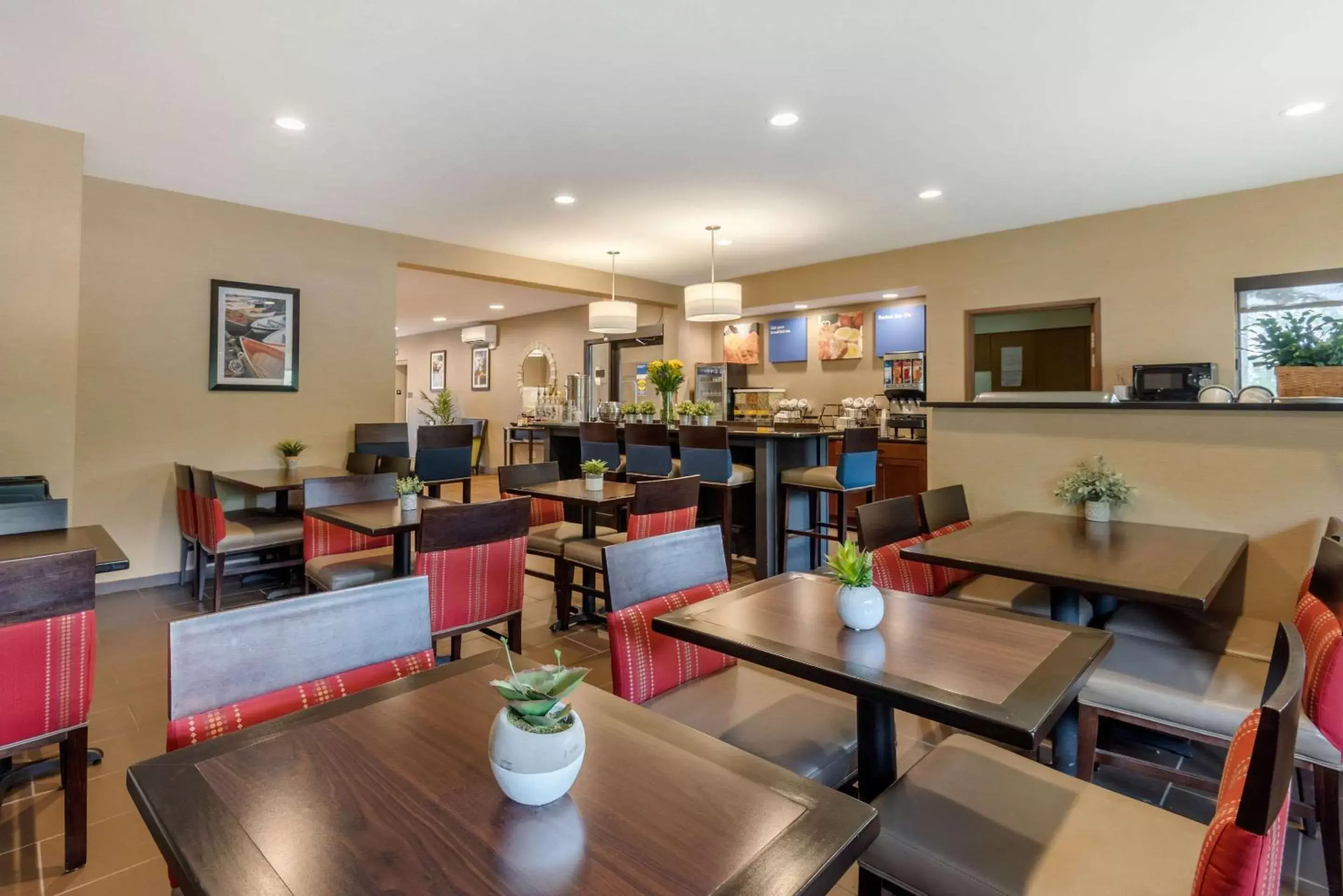 Restaurant/Places to Eat in Comfort Inn Ellsworth