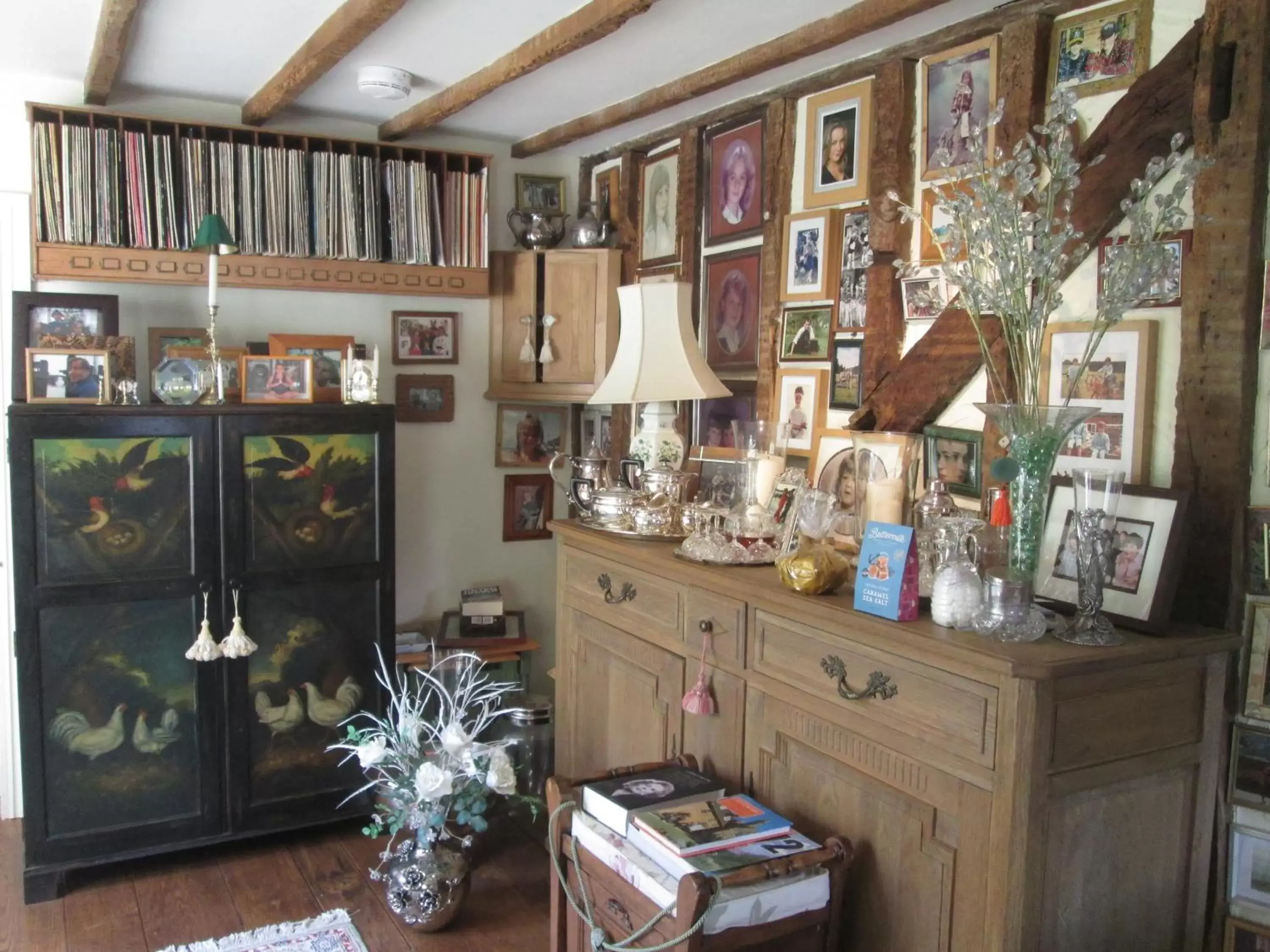 Lounge or bar in Clayton Wickham Farmhouse