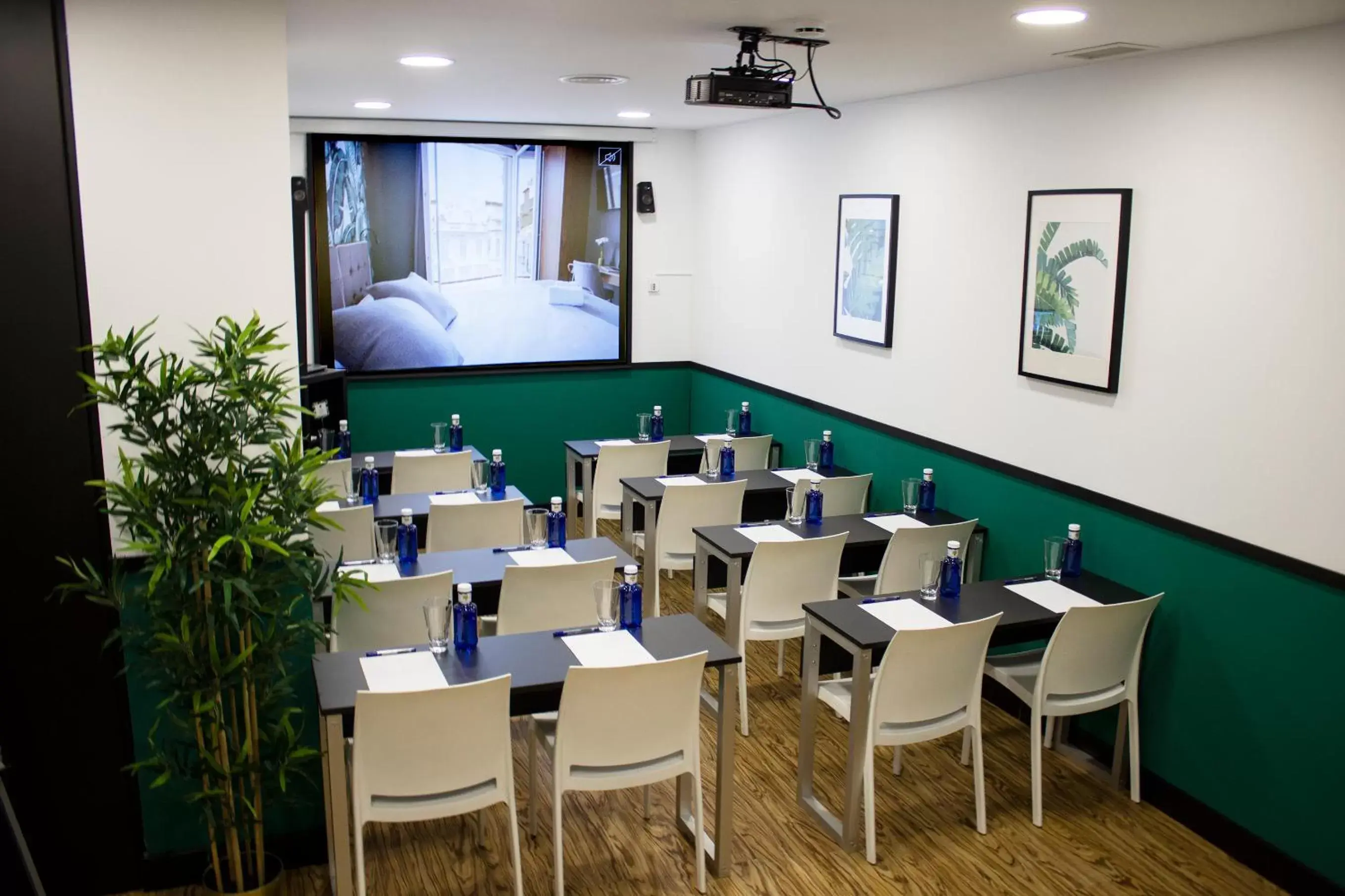 Meeting/conference room, Restaurant/Places to Eat in Málaga Premium Hotel