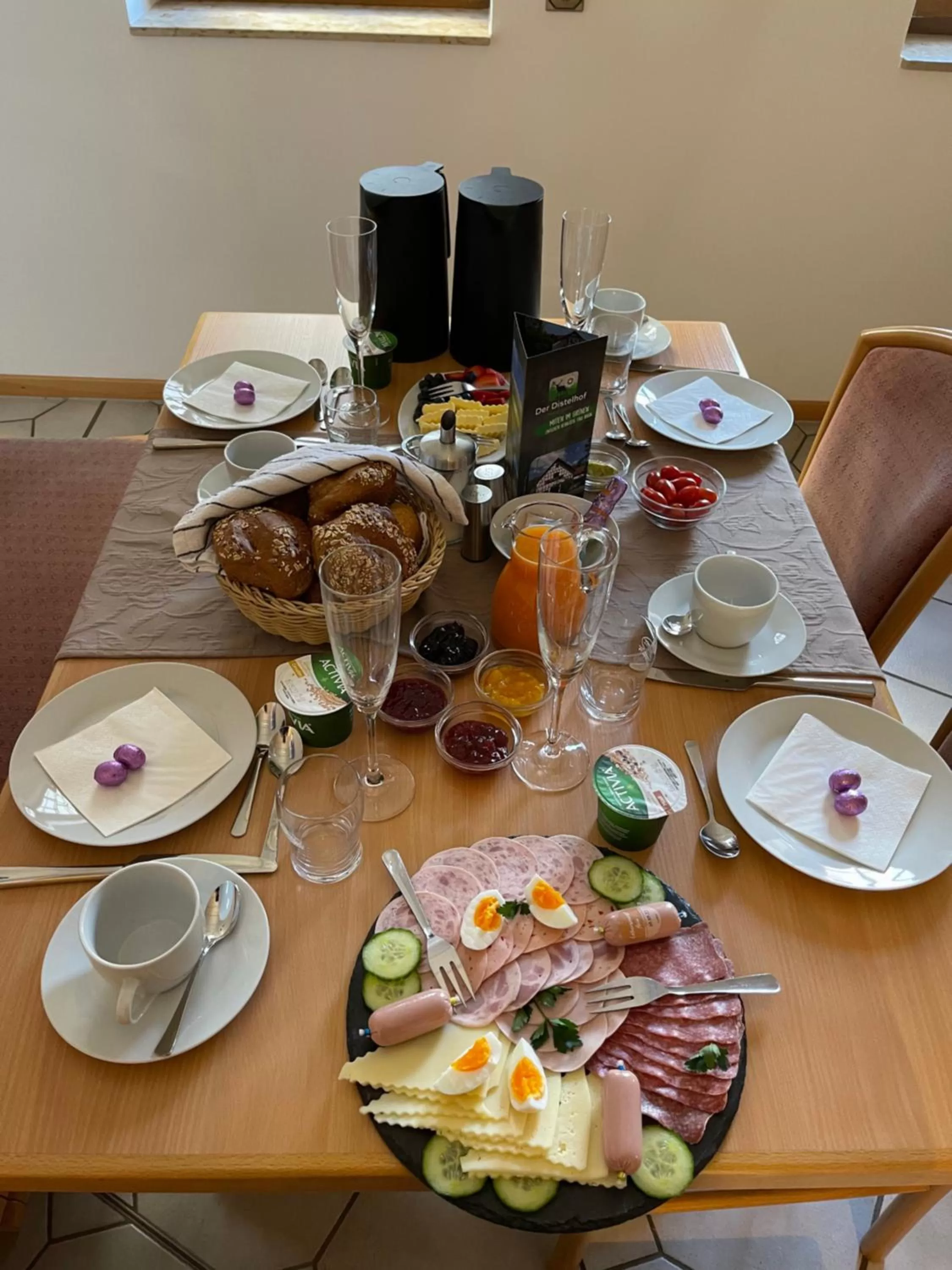 Restaurant/places to eat in Landhotel Der Distelhof mit Scheunencafé