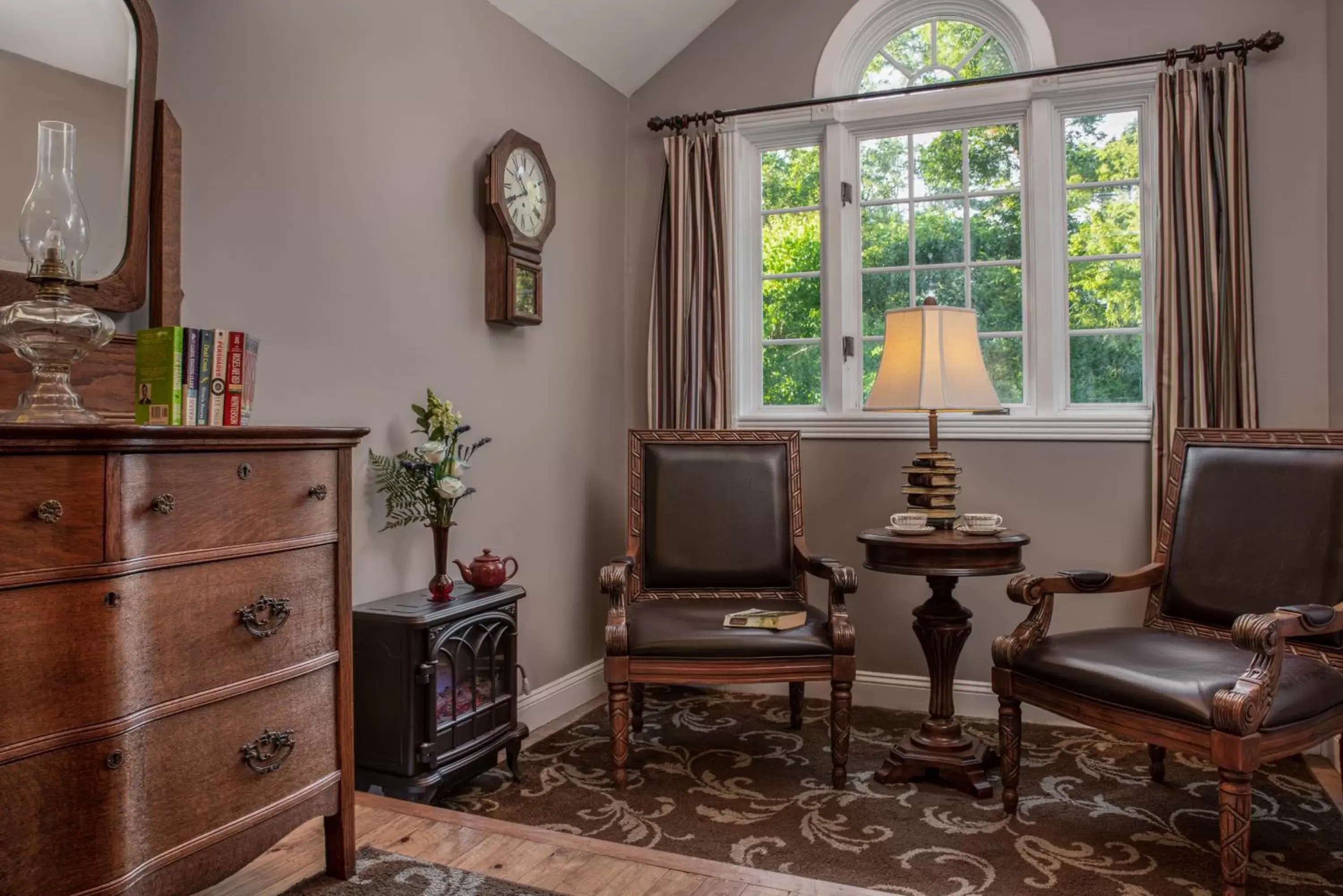 Seating Area in White Oak Manor Bed and Breakfast