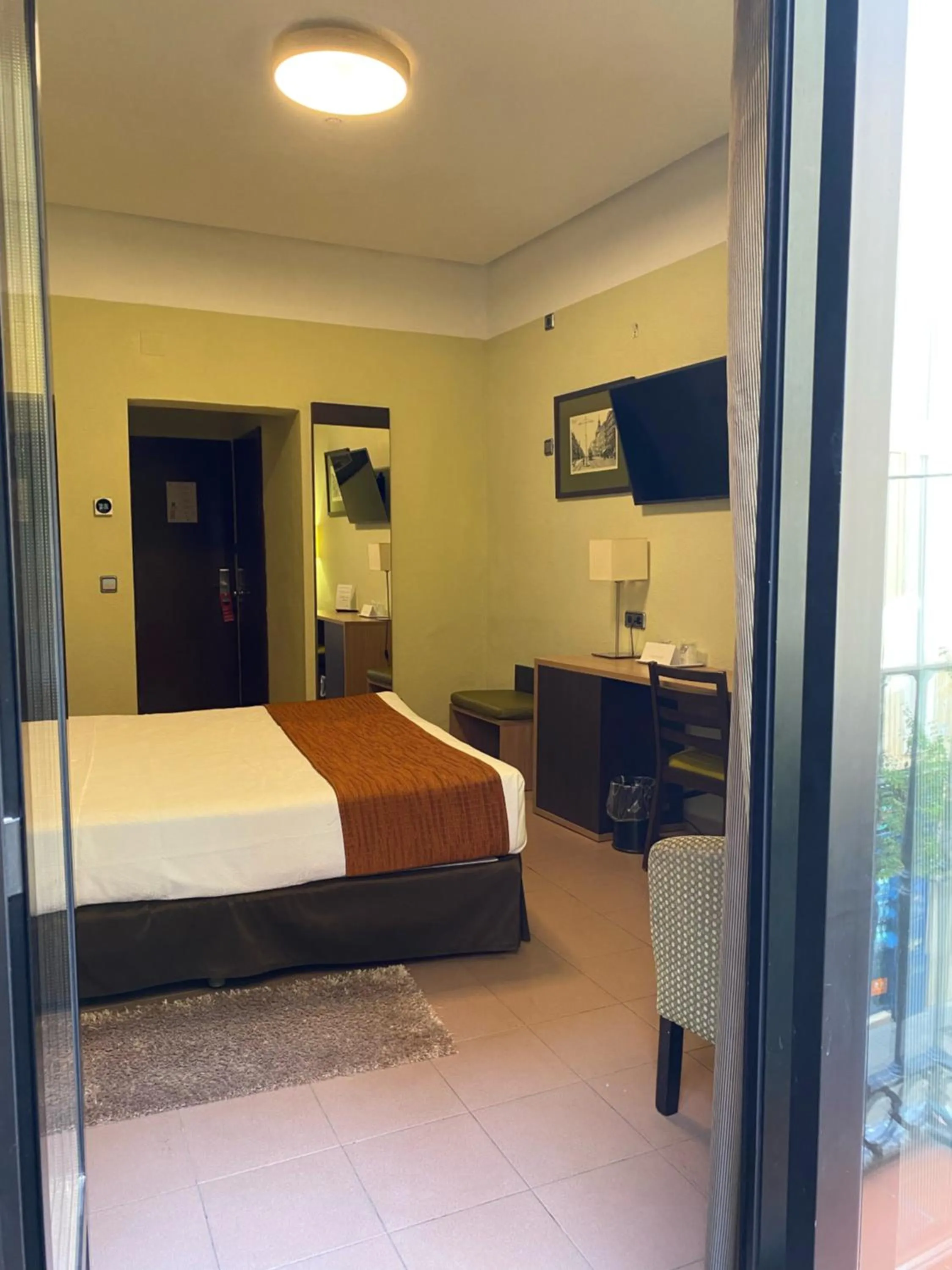 Photo of the whole room, Bed in Hostal Ballesta