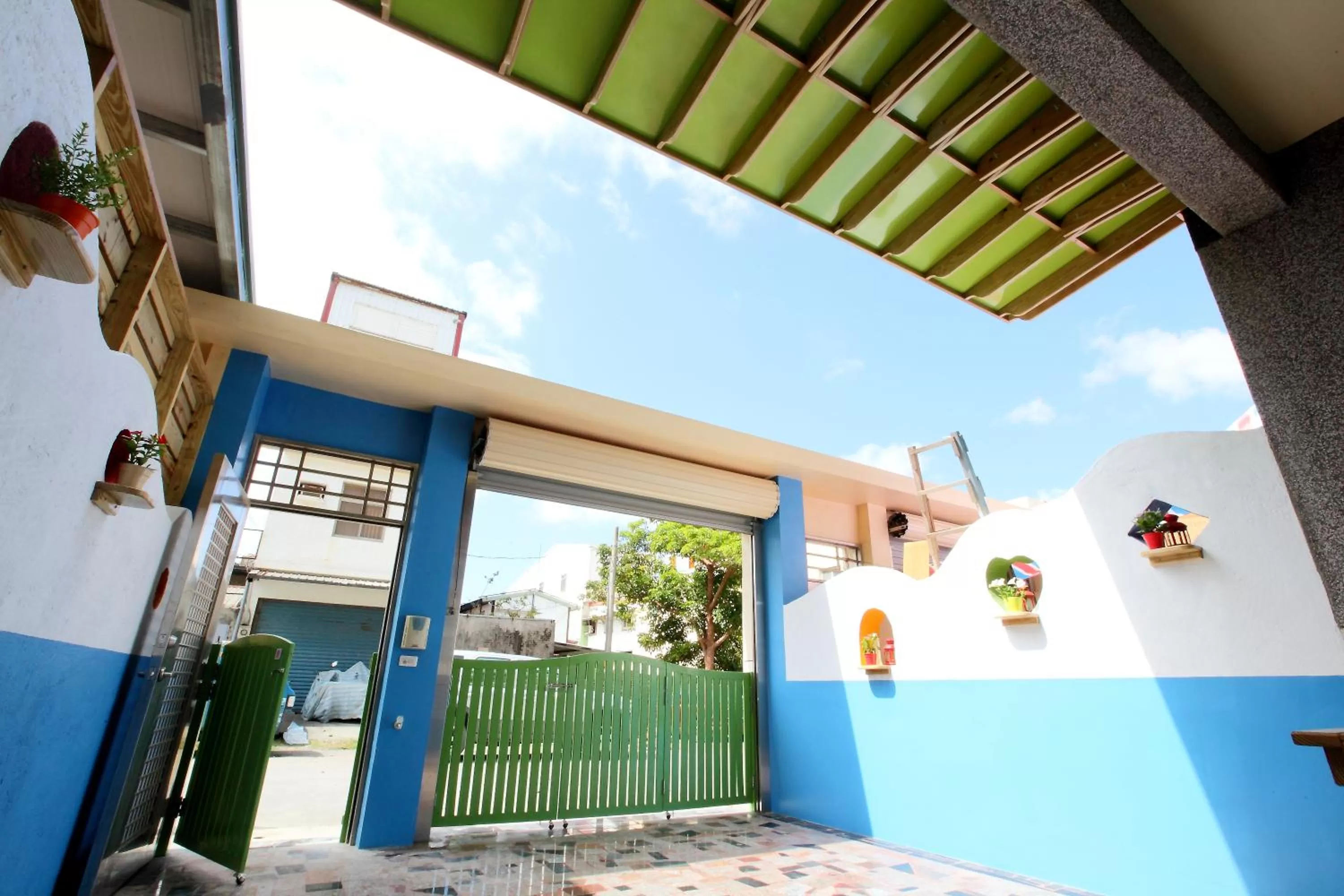 Facade/entrance in Edinburgh 16 Inn