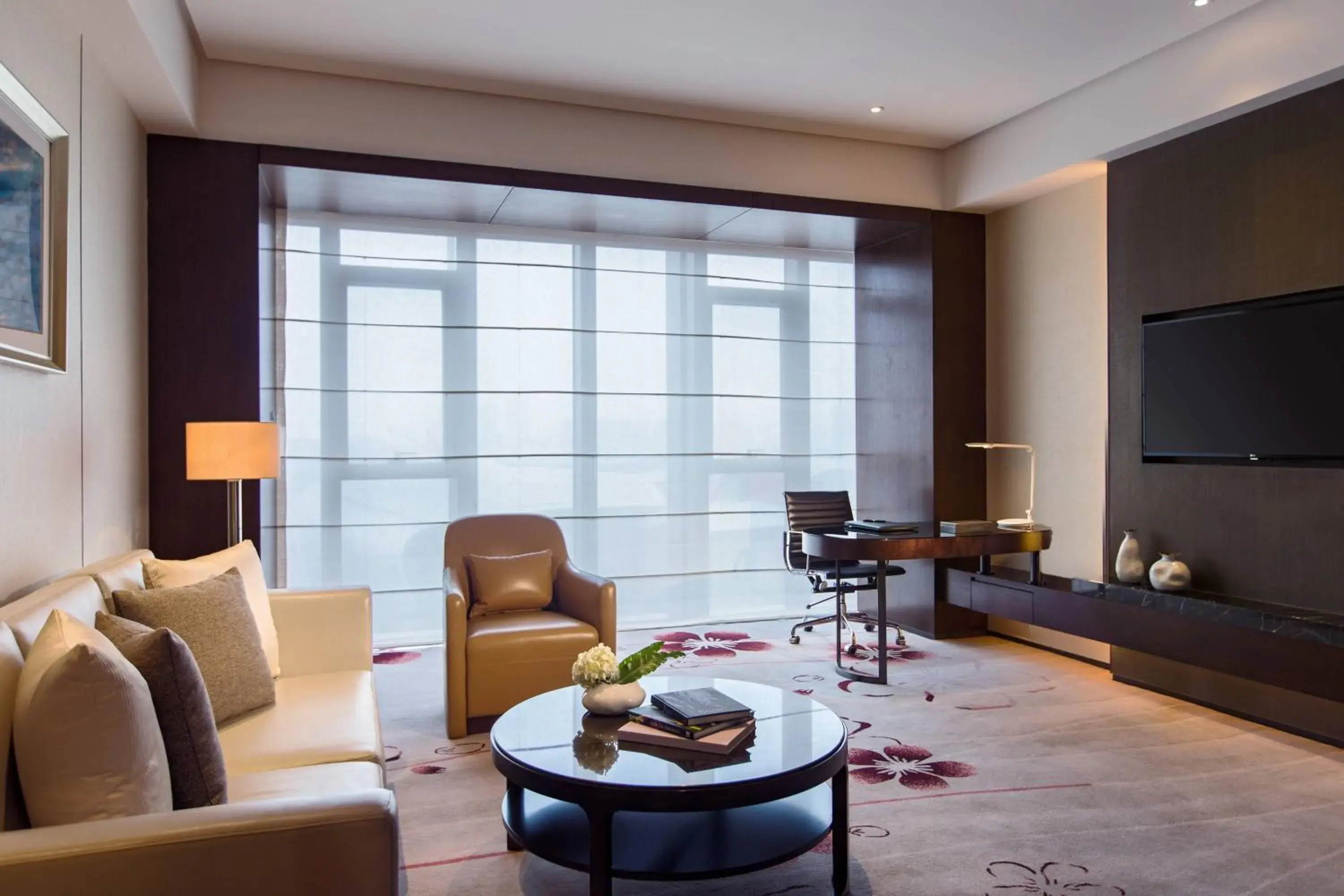 Living room, Seating Area in Renaissance Nanjing Olympic Centre Hotel