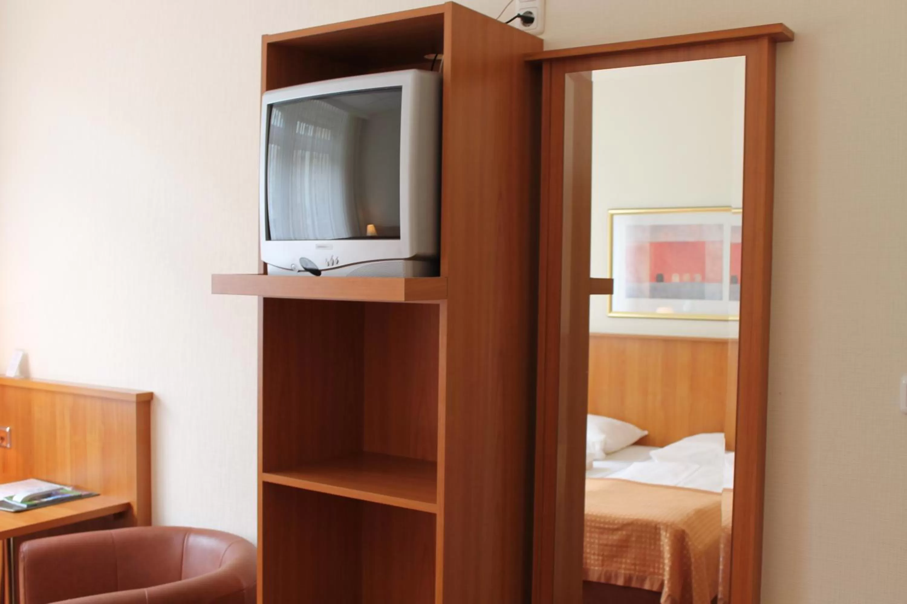 TV and multimedia, Bed in Traveller Hotel