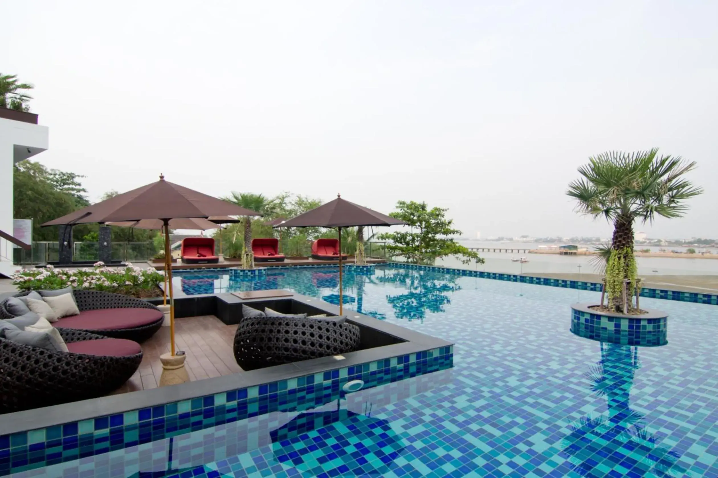 Swimming Pool in Way Hotel Pattaya