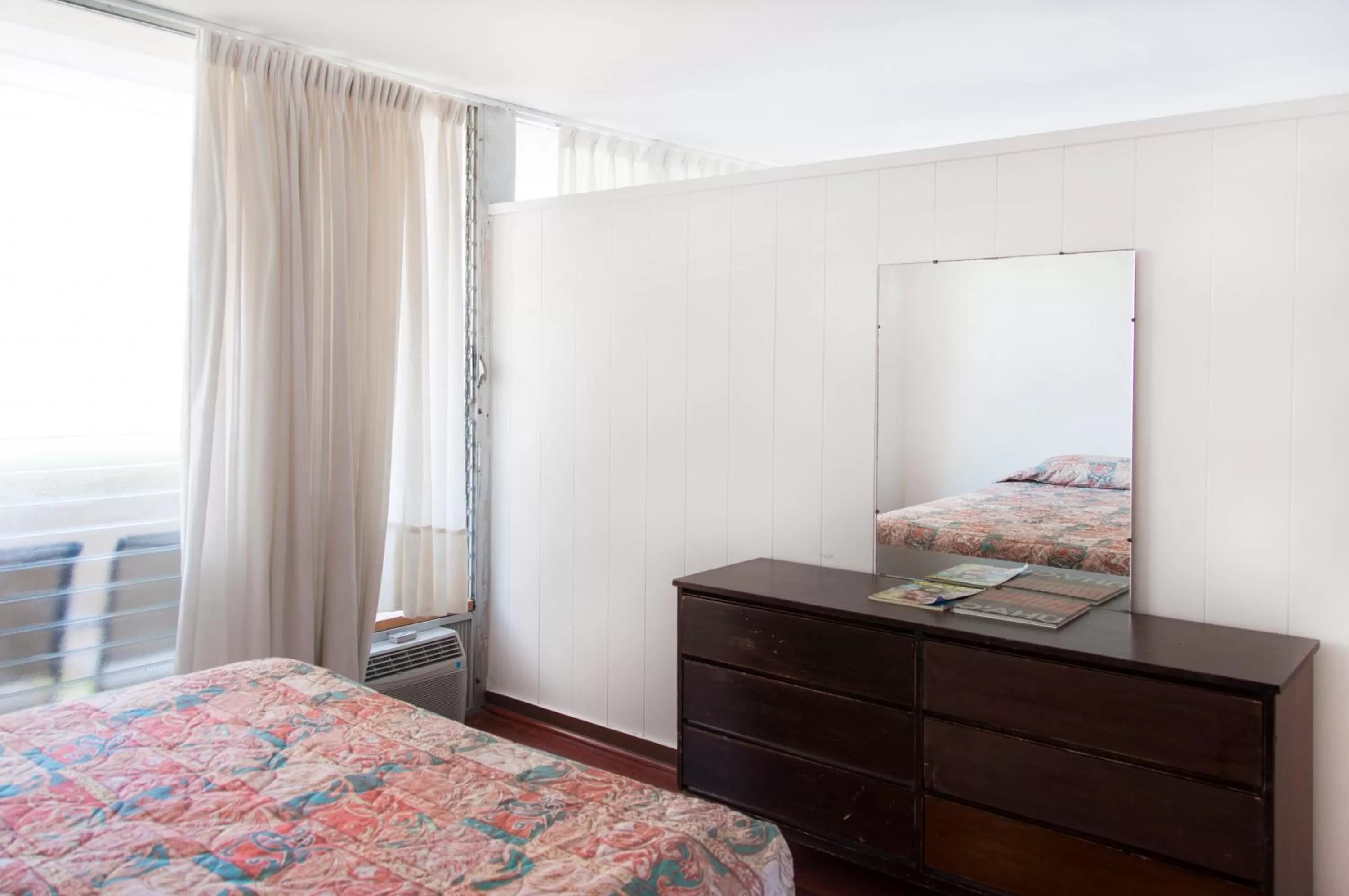 Bed in Holiday Surf Hotel (with full kitchen)