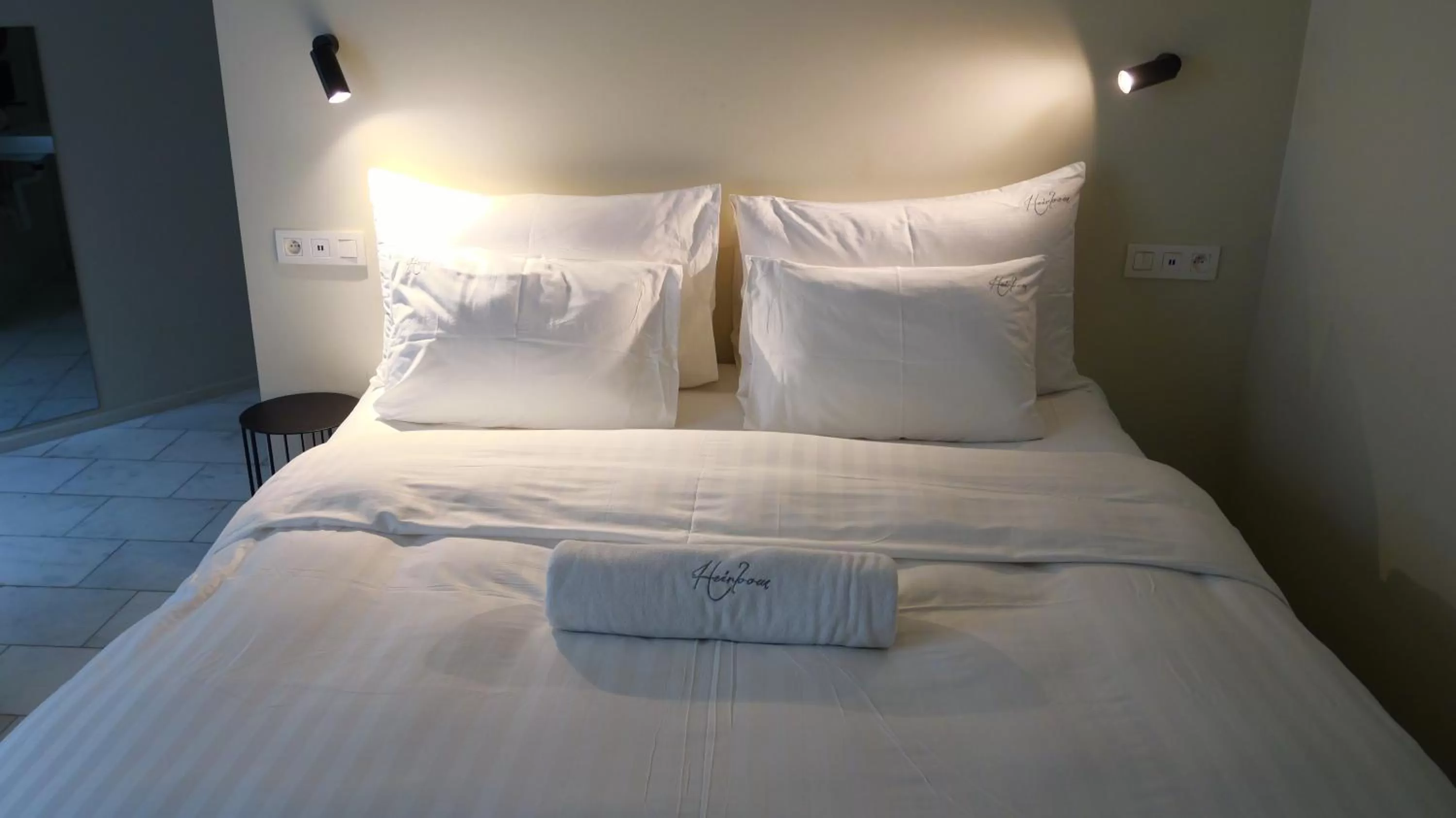 Bedroom, Bed in Heirloom - The Librarian