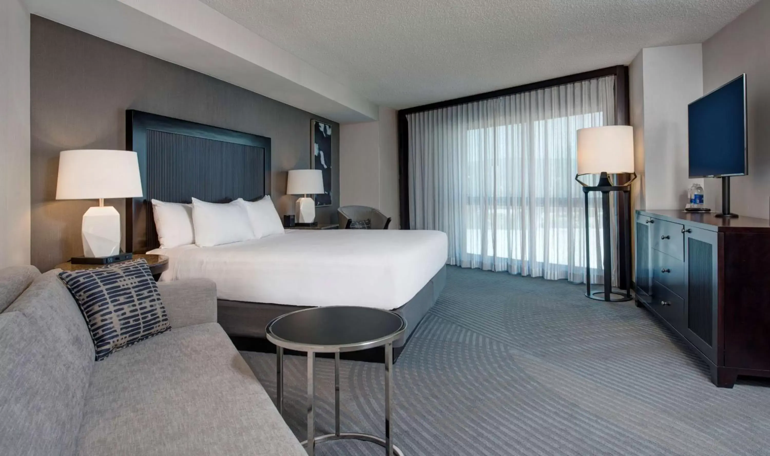 Photo of the whole room, Bed in Hyatt Regency San Francisco Airport