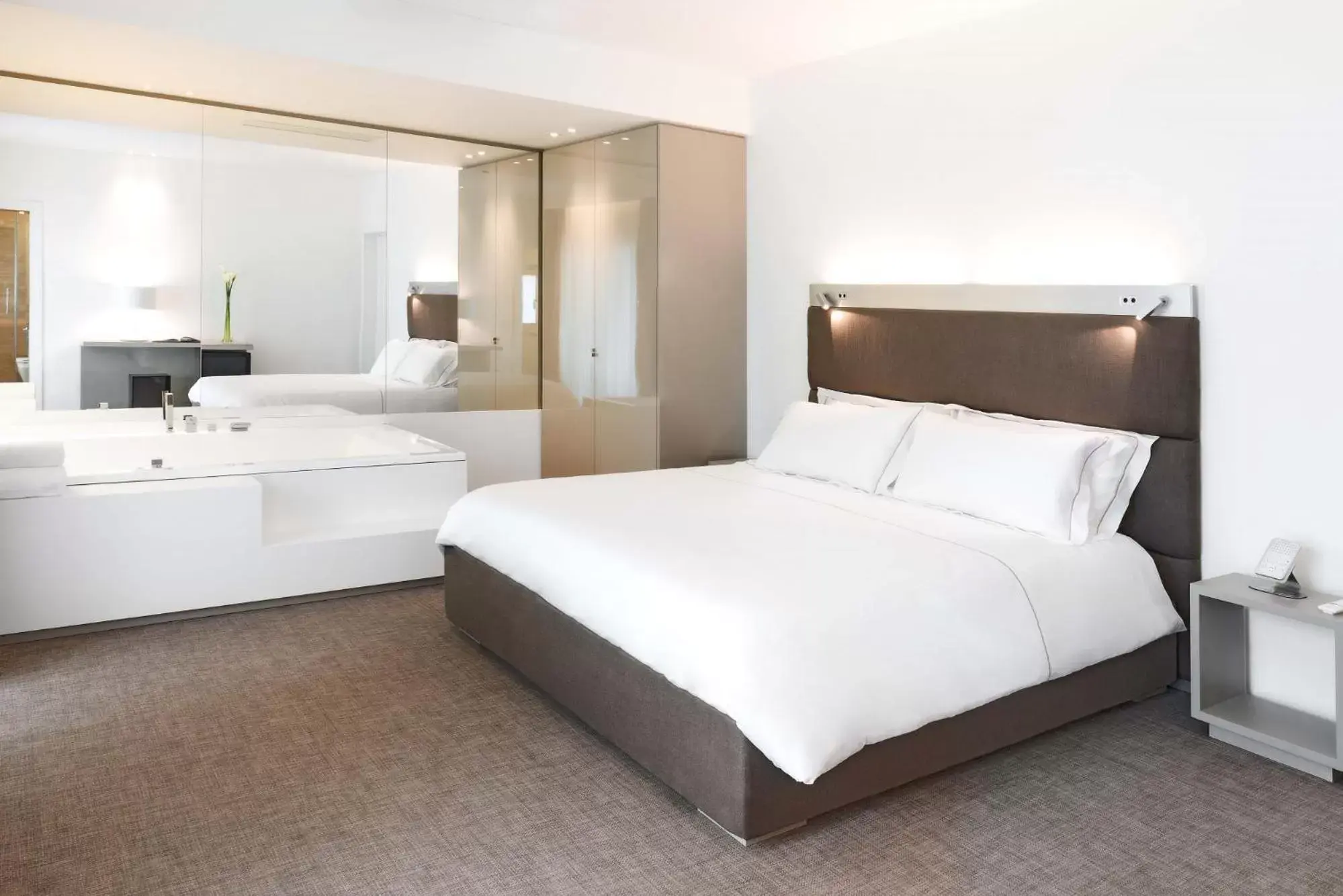 Hot Tub, Bed in Dilman Luxury Stay Hot Tub, Bed in Dilman Luxury Stay