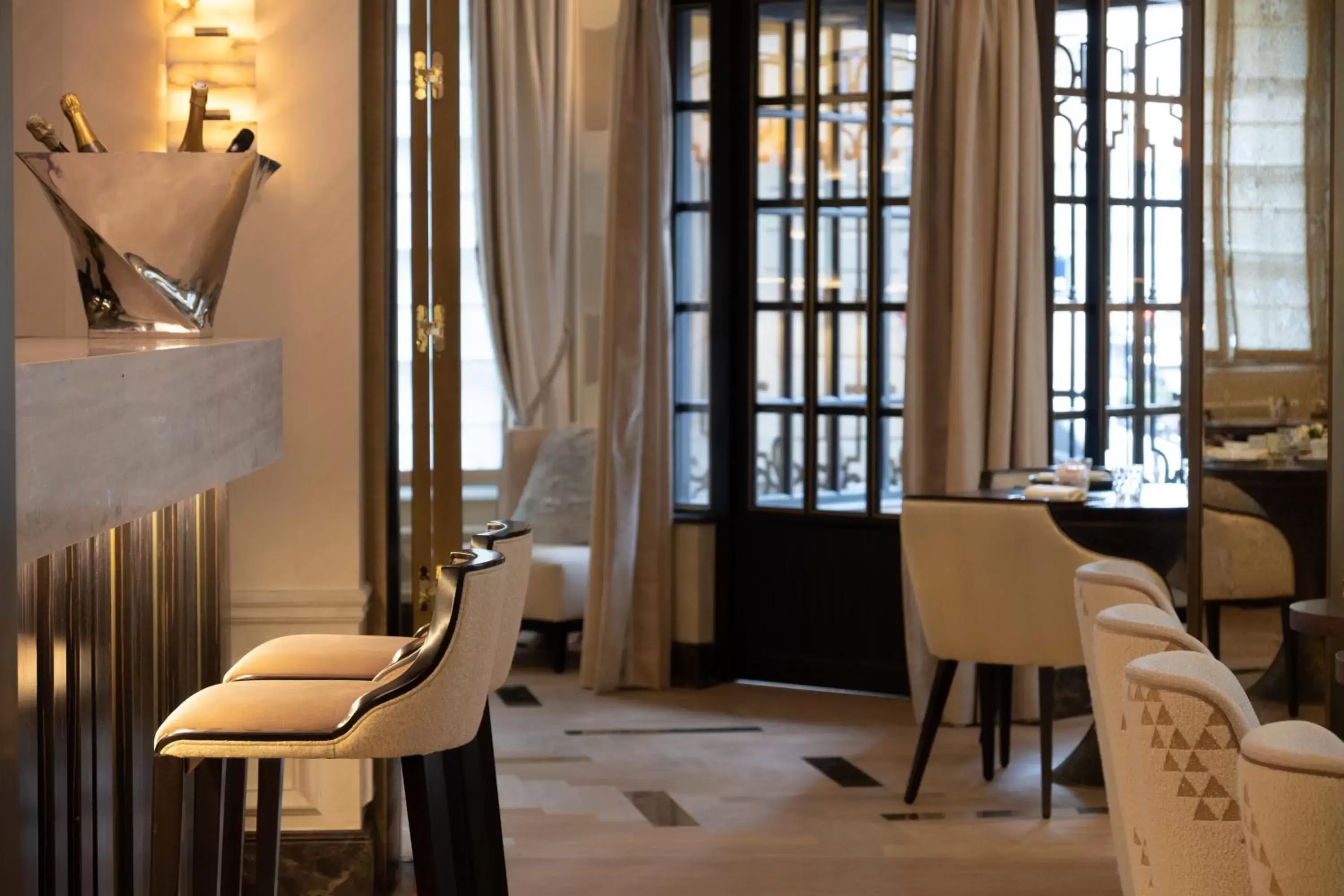 Lounge or bar in Hôtel Elysia by Inwood Hotels