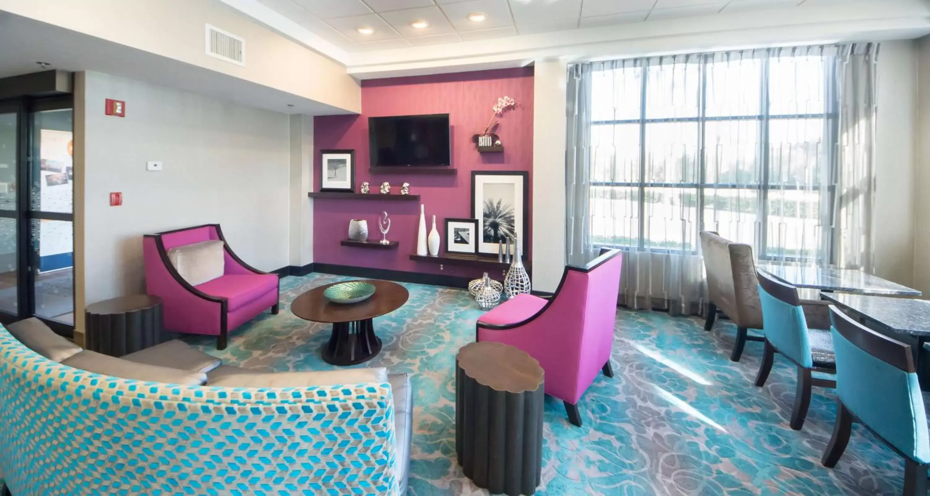 Lobby or reception, Lounge/Bar in Hampton Inn Lakeland