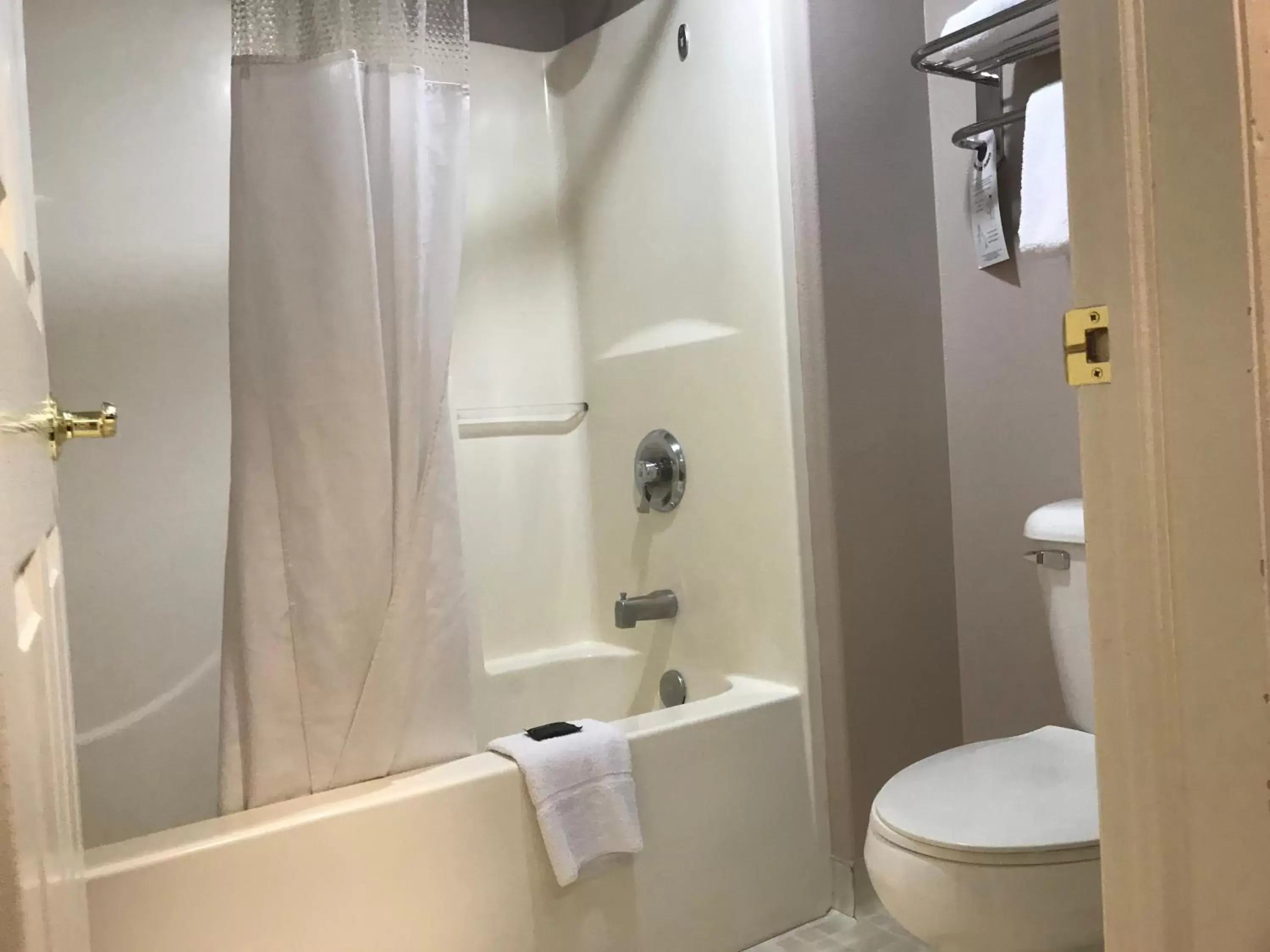 Shower, Bathroom in Americas Best Value Inn Cedar City