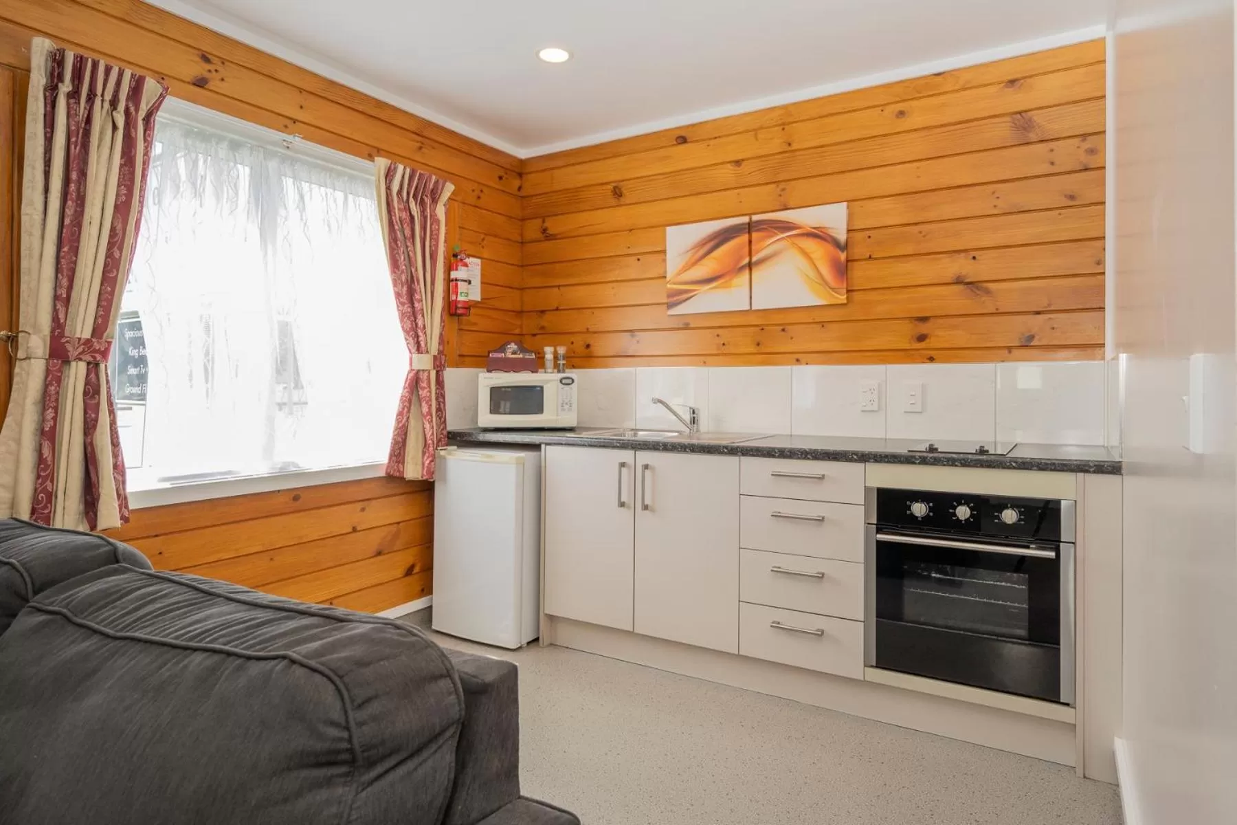 Kitchen or kitchenette in Tudor Park Motel Spacious with kitchens 1 minute walk to restaurant and shopping centre and Gisborne Hospital