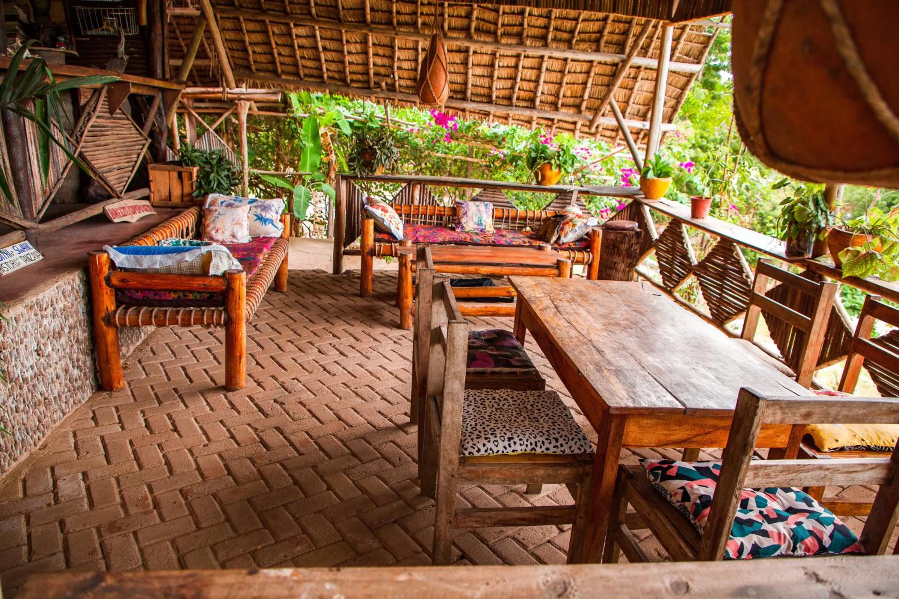 Seating area, Restaurant/Places to Eat in Mikoko Beach & Cottages