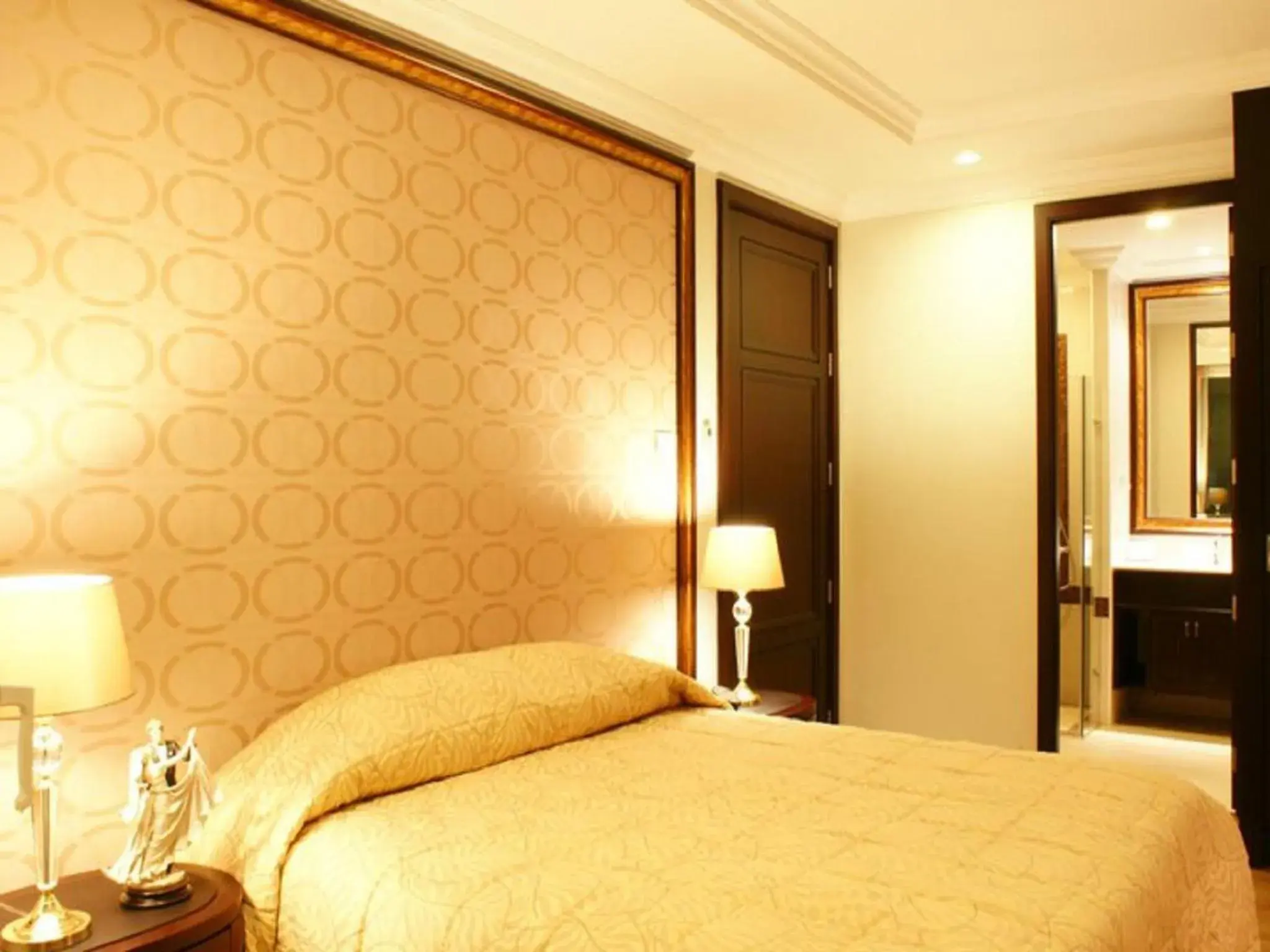 Bed in Lk Legend Hotel