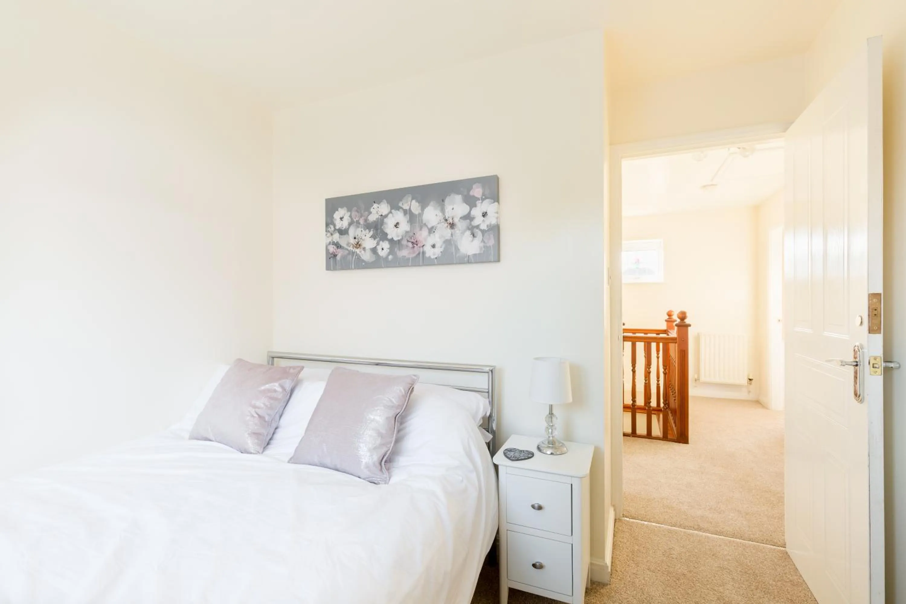 Bedroom, Bed in Drayton Manor House FREE parking