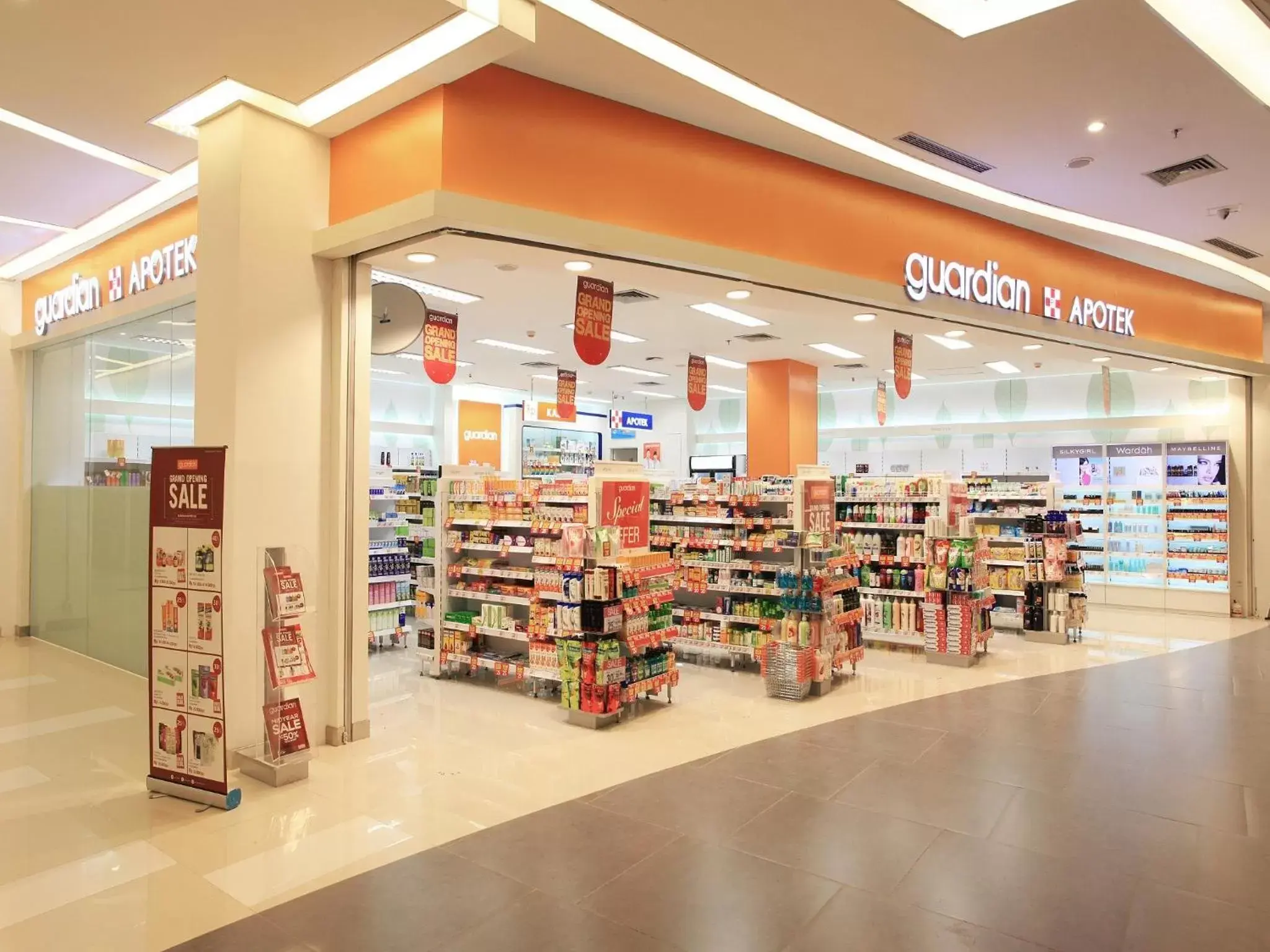 On-site shops in Zest Hotel Airport Jakarta