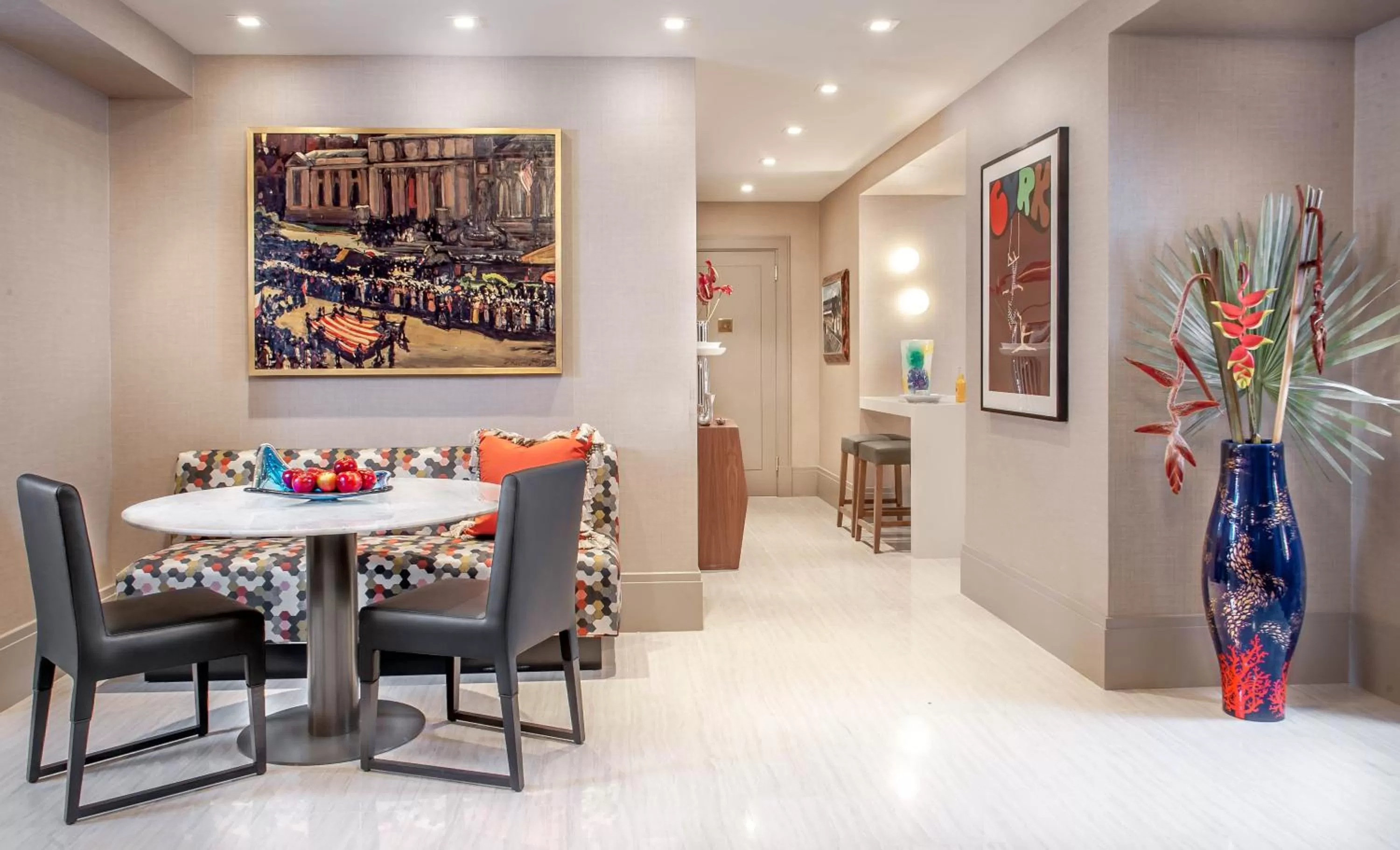 Kitchen or kitchenette in Lombardy Hotel