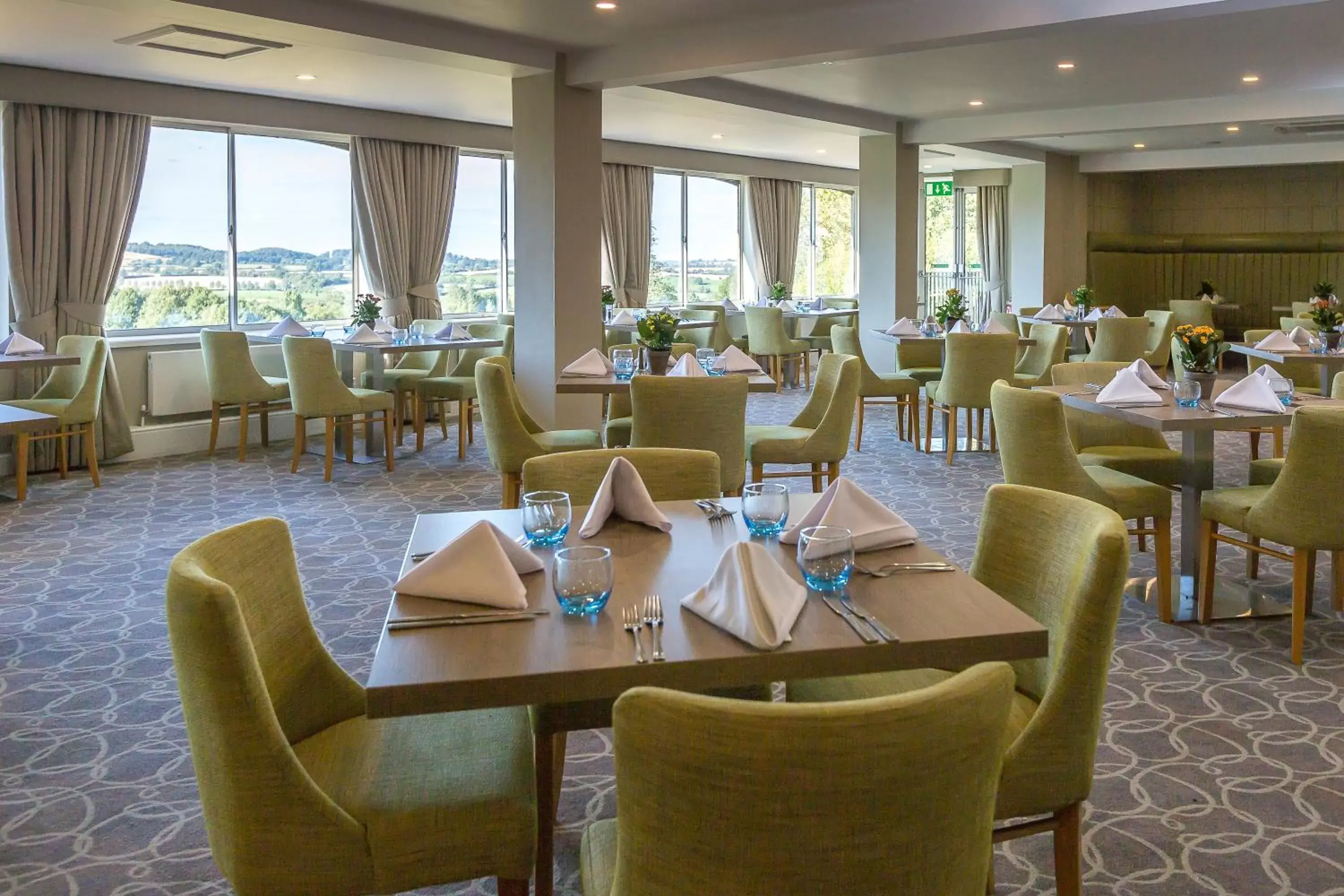 Restaurant/places to eat in Hellidon Lakes Hotel Restaurant/places to eat in Hellidon Lakes Hotel