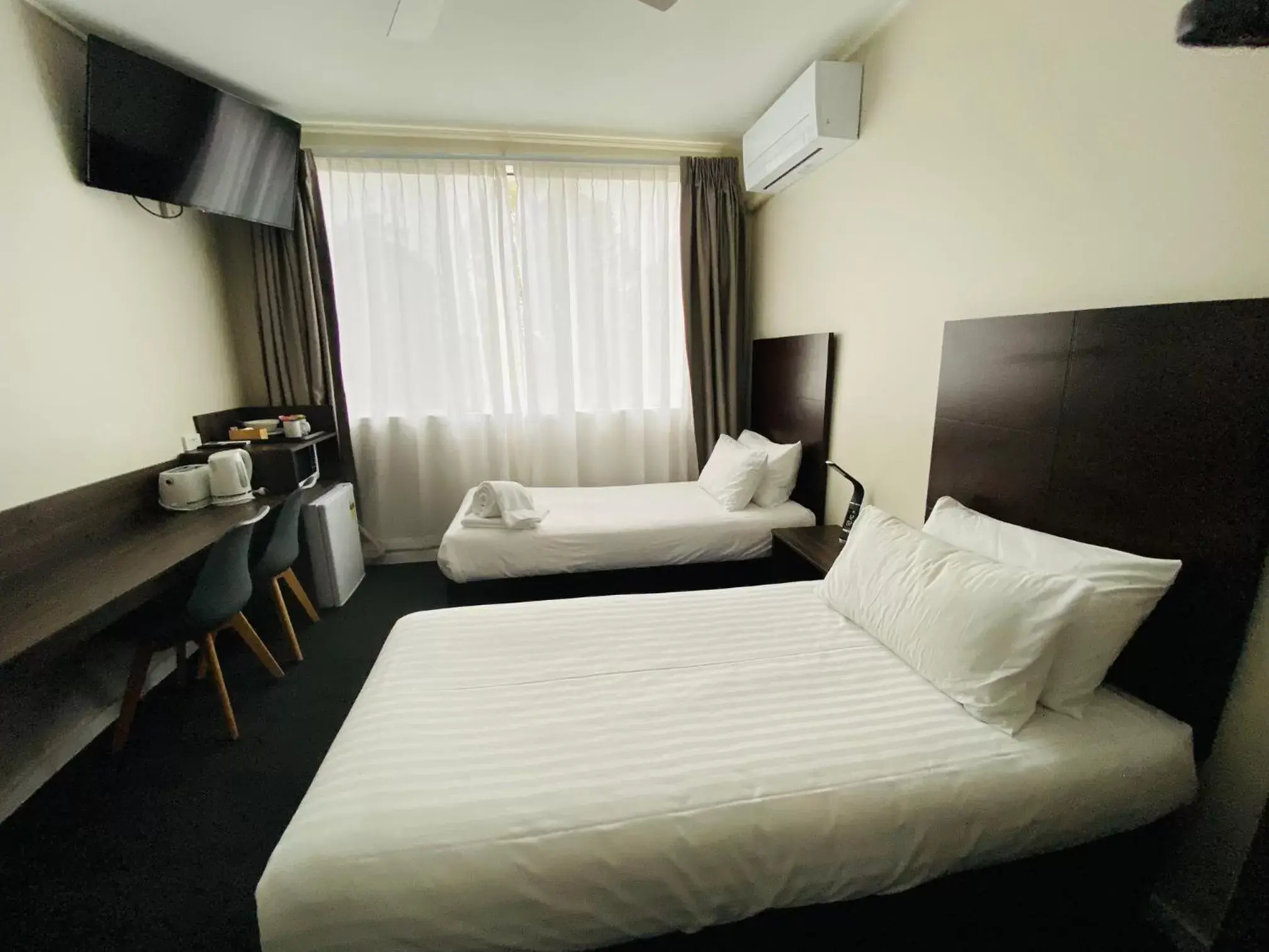 Photo of the whole room, Bed in Nowra Motor Inn