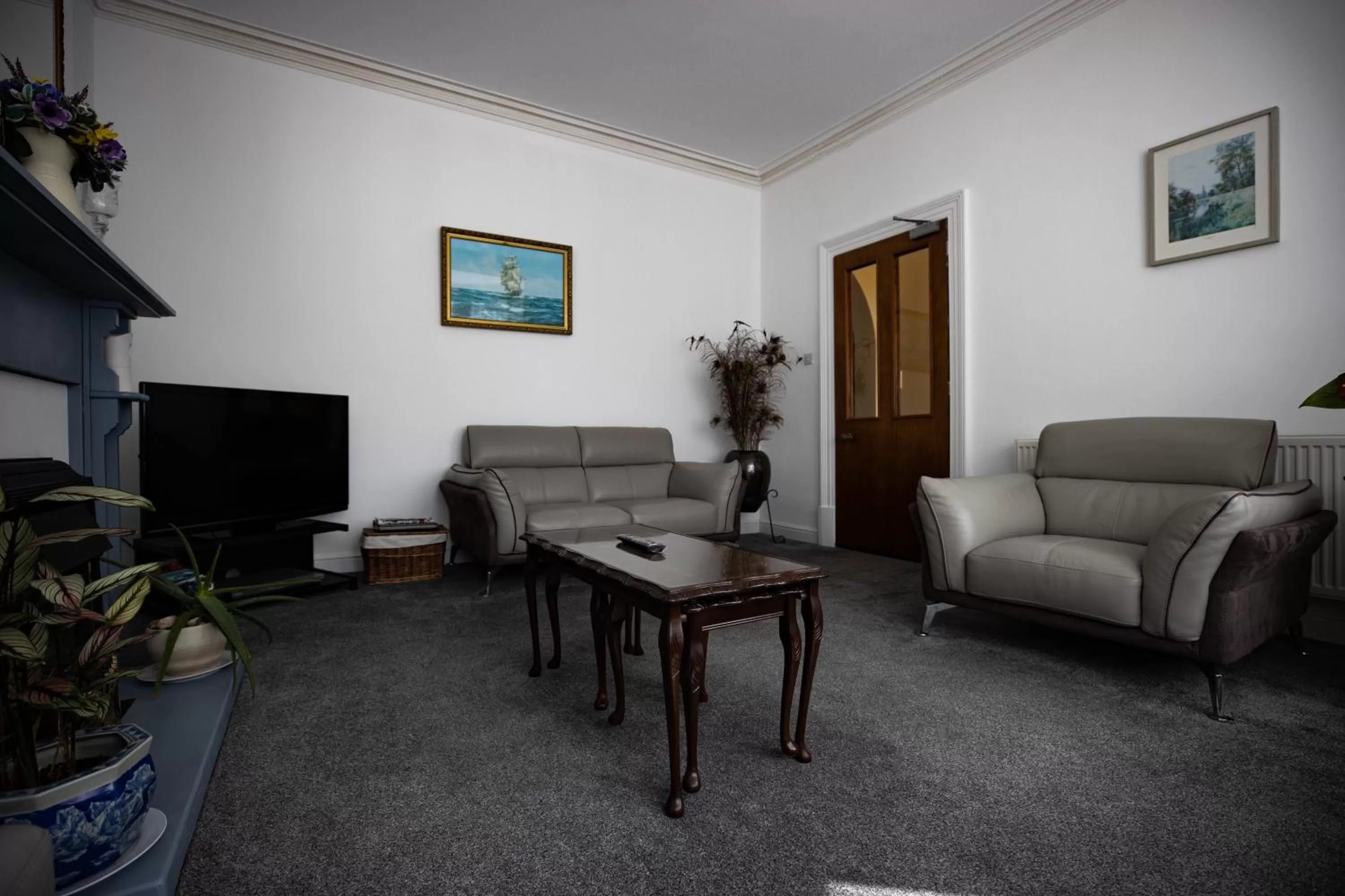 Communal lounge/ TV room, Seating Area in Claremont Guesthouse