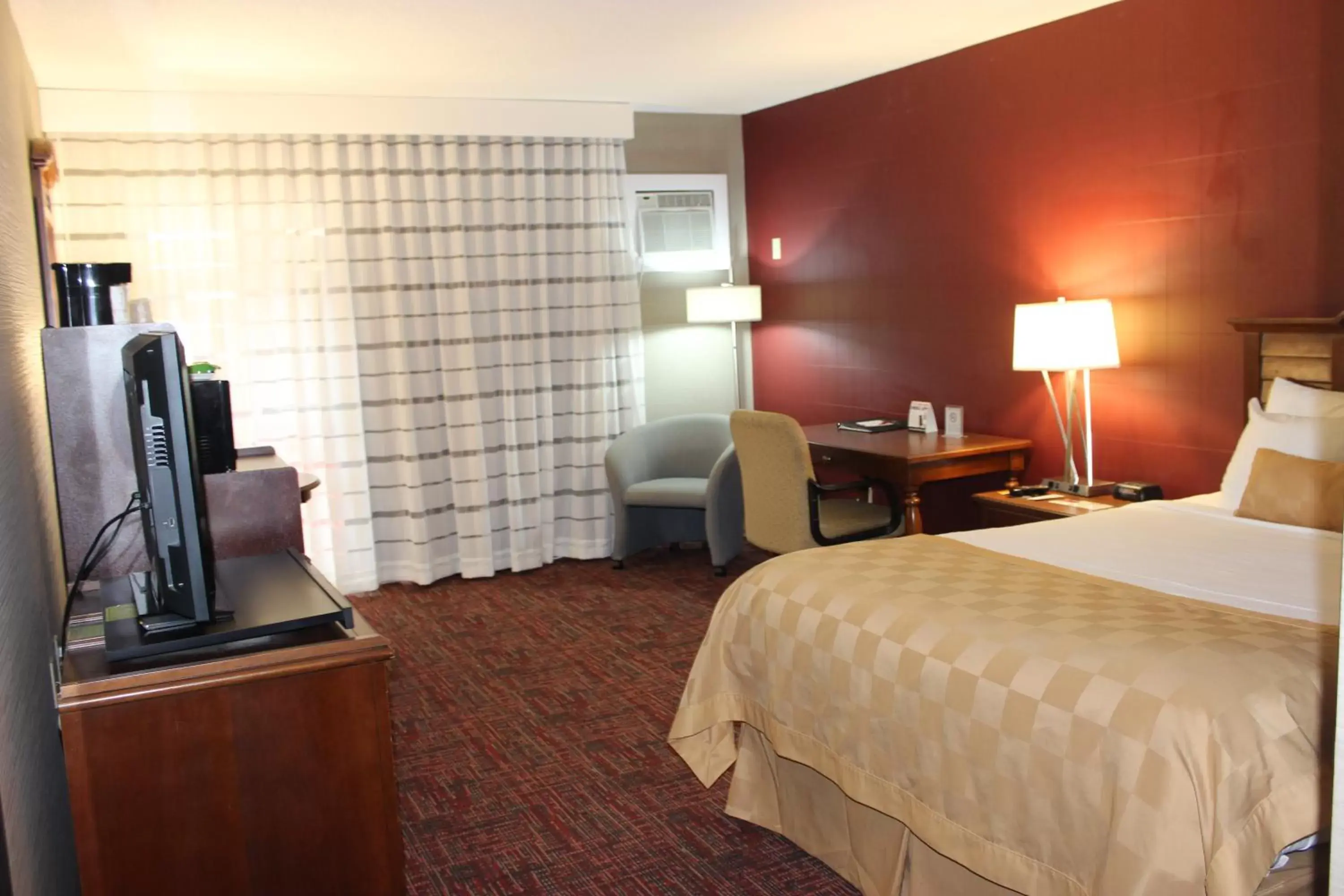 Bedroom, Bed in Ramada by Wyndham Grand Forks